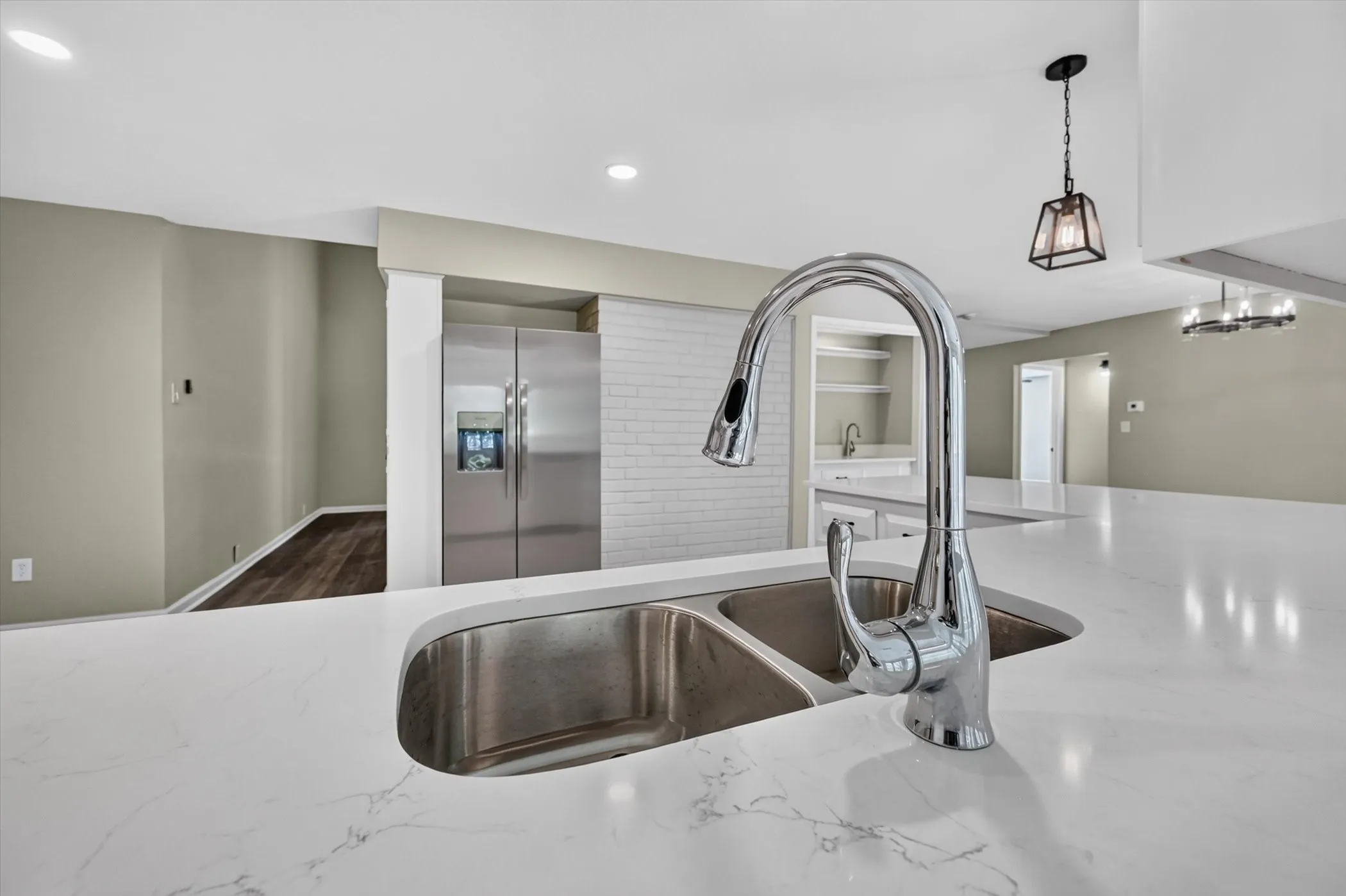 Single Family Residence For Sale in Dallas County , 344 Woodbrook Drive, De Soto, Texas 75115, 4 Bedroom, 3 Bathroom, 2 Garage spaces, 2,537 Sqft, built in 1975, mls#21315366, Real Estate Agent in De Soto, Homes For Sale in Dallas county, Homes For Sale in De Soto, Realtor in De Soto Texas, Real Estate Brokerage Independent Realty Texas, Luminita Cordes Realtor