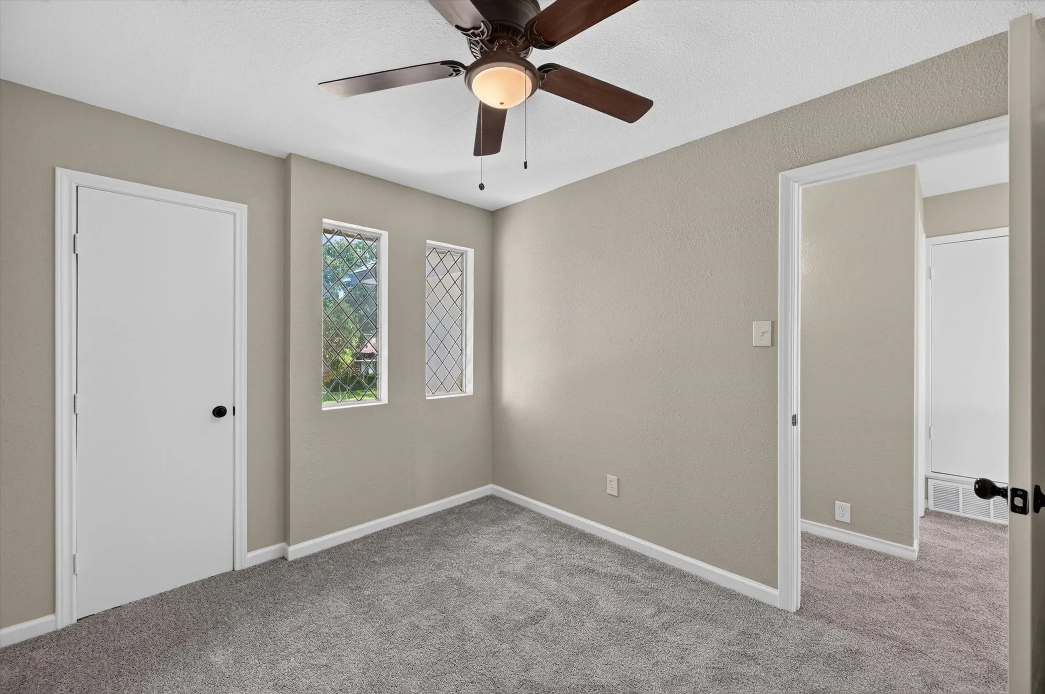 Single Family Residence For Sale in Dallas County , 344 Woodbrook Drive, De Soto, Texas 75115, 4 Bedroom, 3 Bathroom, 2 Garage spaces, 2,537 Sqft, built in 1975, mls#21315366, Real Estate Agent in De Soto, Homes For Sale in Dallas county, Homes For Sale in De Soto, Realtor in De Soto Texas, Real Estate Brokerage Independent Realty Texas, Luminita Cordes Realtor