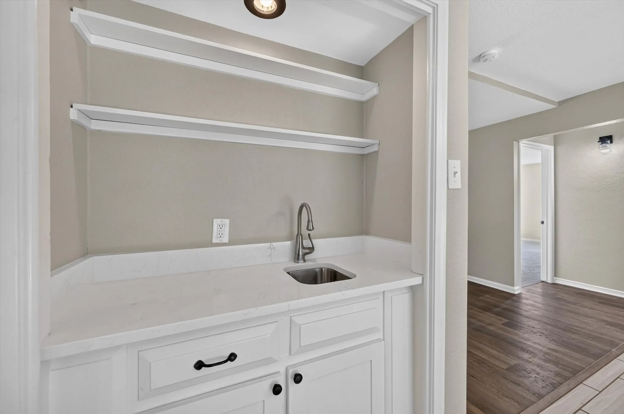 Single Family Residence For Sale in Dallas County , 344 Woodbrook Drive, De Soto, Texas 75115, 4 Bedroom, 3 Bathroom, 2 Garage spaces, 2,537 Sqft, built in 1975, mls#21315366, Real Estate Agent in De Soto, Homes For Sale in Dallas county, Homes For Sale in De Soto, Realtor in De Soto Texas, Real Estate Brokerage Independent Realty Texas, Luminita Cordes Realtor