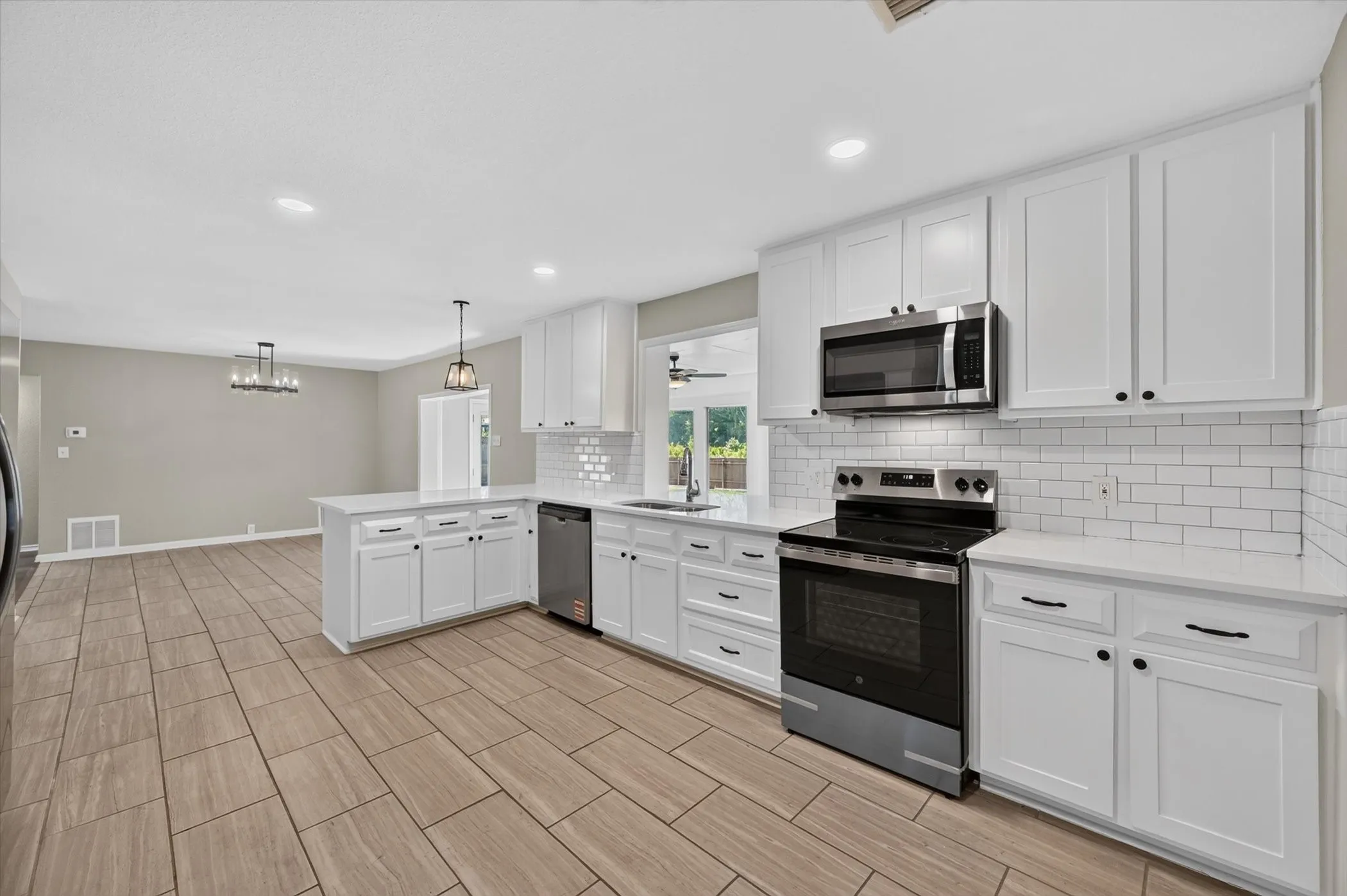 Single Family Residence For Sale in Dallas County , 344 Woodbrook Drive, De Soto, Texas 75115, 4 Bedroom, 3 Bathroom, 2 Garage spaces, 2,537 Sqft, built in 1975, mls#21315366, Real Estate Agent in De Soto, Homes For Sale in Dallas county, Homes For Sale in De Soto, Realtor in De Soto Texas, Real Estate Brokerage Independent Realty Texas, Luminita Cordes Realtor
