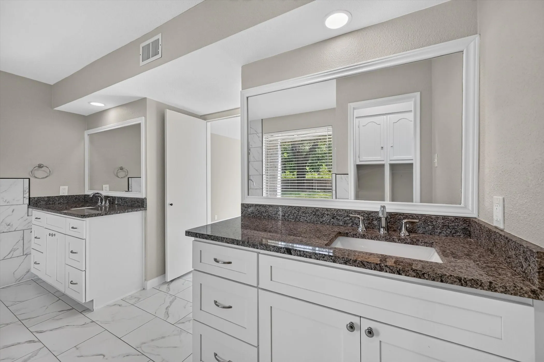 Single Family Residence For Sale in Dallas County , 344 Woodbrook Drive, De Soto, Texas 75115, 4 Bedroom, 3 Bathroom, 2 Garage spaces, 2,537 Sqft, built in 1975, mls#21315366, Real Estate Agent in De Soto, Homes For Sale in Dallas county, Homes For Sale in De Soto, Realtor in De Soto Texas, Real Estate Brokerage Independent Realty Texas, Luminita Cordes Realtor