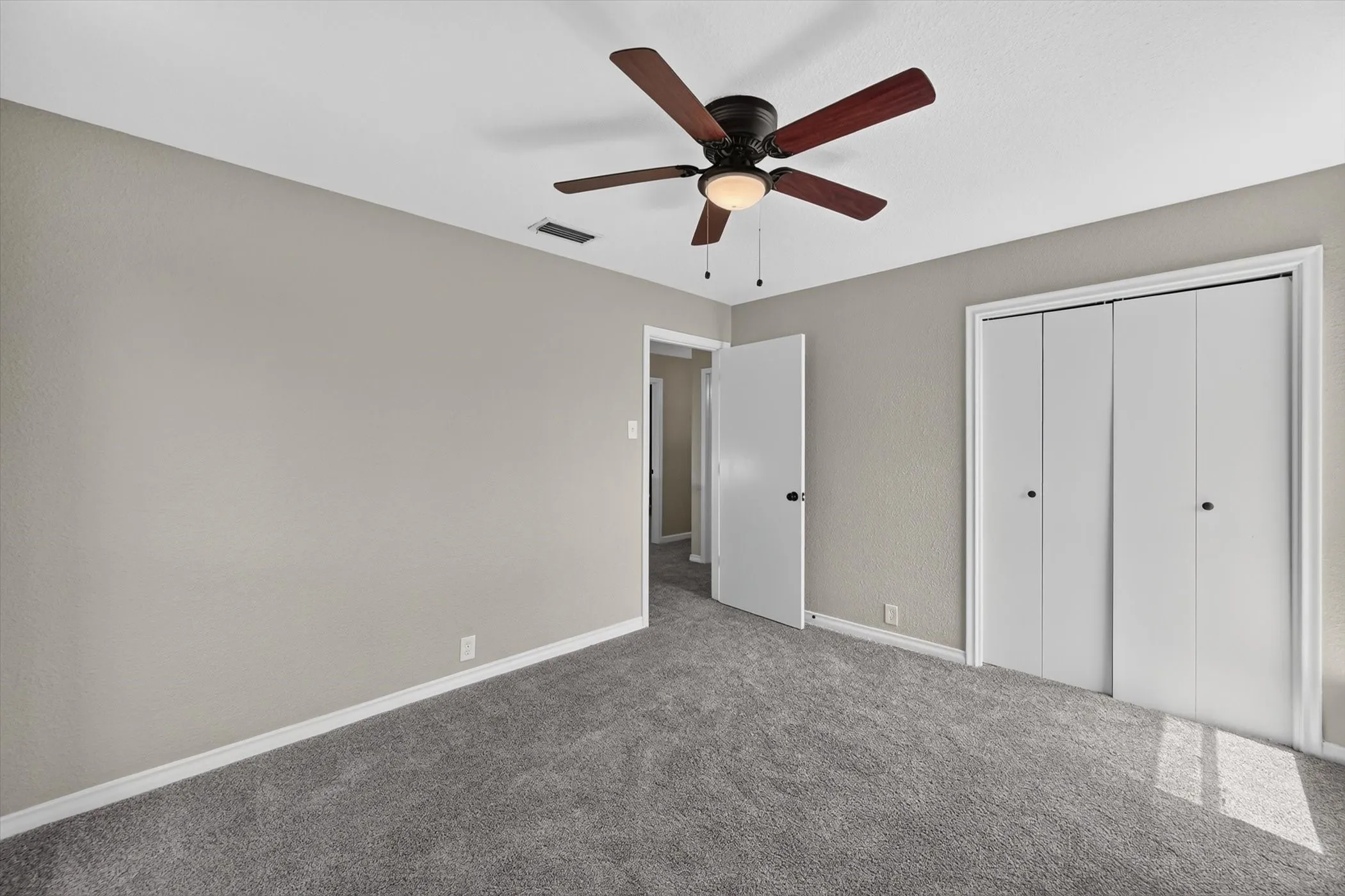 Single Family Residence For Sale in Dallas County , 344 Woodbrook Drive, De Soto, Texas 75115, 4 Bedroom, 3 Bathroom, 2 Garage spaces, 2,537 Sqft, built in 1975, mls#21315366, Real Estate Agent in De Soto, Homes For Sale in Dallas county, Homes For Sale in De Soto, Realtor in De Soto Texas, Real Estate Brokerage Independent Realty Texas, Luminita Cordes Realtor