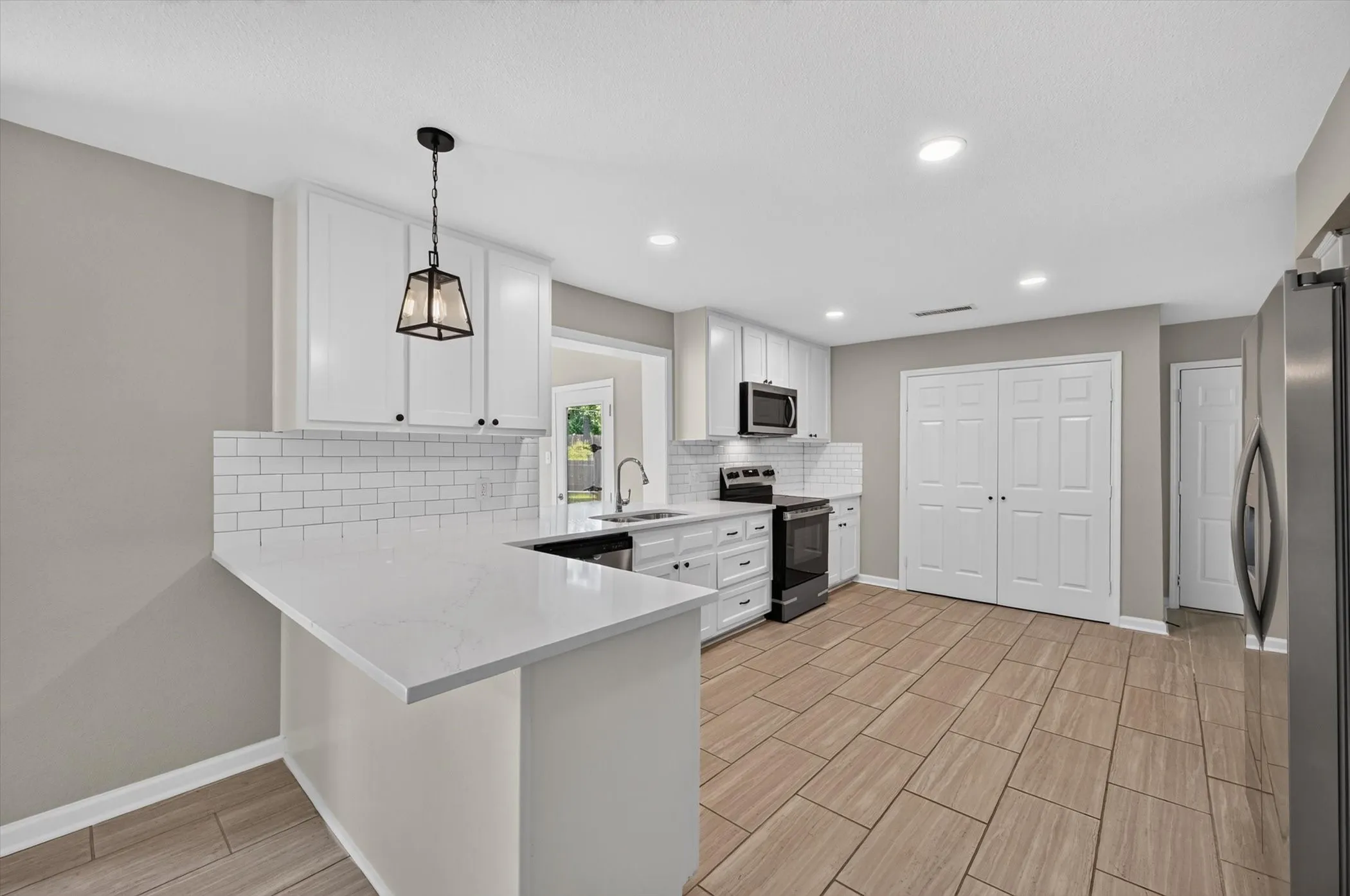 Single Family Residence For Sale in Dallas County , 344 Woodbrook Drive, De Soto, Texas 75115, 4 Bedroom, 3 Bathroom, 2 Garage spaces, 2,537 Sqft, built in 1975, mls#21315366, Real Estate Agent in De Soto, Homes For Sale in Dallas county, Homes For Sale in De Soto, Realtor in De Soto Texas, Real Estate Brokerage Independent Realty Texas, Luminita Cordes Realtor