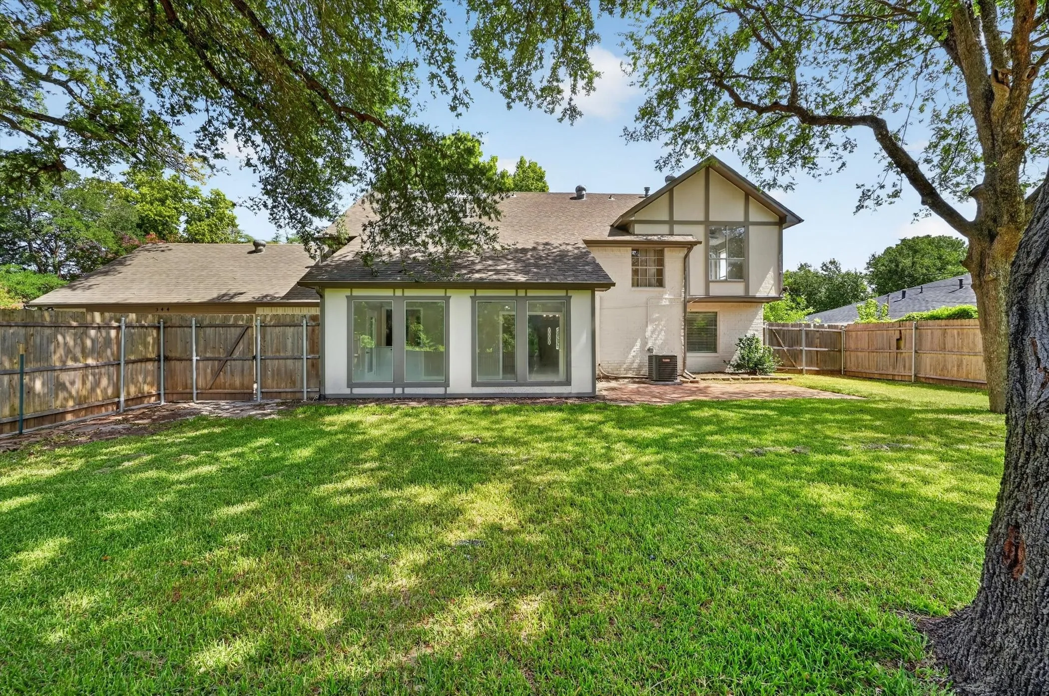 Single Family Residence For Sale in Dallas County , 344 Woodbrook Drive, De Soto, Texas 75115, 4 Bedroom, 3 Bathroom, 2 Garage spaces, 2,537 Sqft, built in 1975, mls#21315366, Real Estate Agent in De Soto, Homes For Sale in Dallas county, Homes For Sale in De Soto, Realtor in De Soto Texas, Real Estate Brokerage Independent Realty Texas, Luminita Cordes Realtor