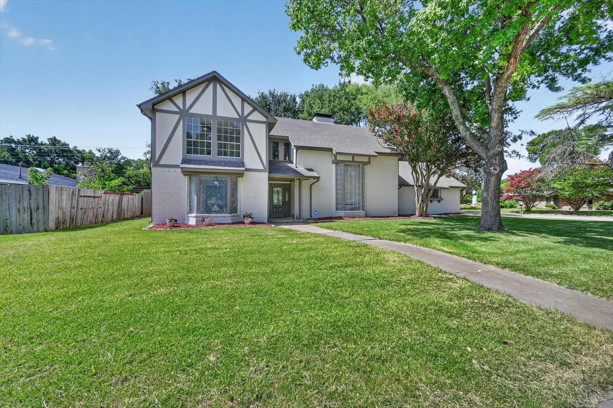 Single Family Residence For Sale in Dallas County , 344 Woodbrook Drive, De Soto, Texas 75115, 4 Bedroom, 3 Bathroom, 2 Garage spaces, 2,537 Sqft, built in 1975, mls#21315366, Real Estate Agent in De Soto, Homes For Sale in Dallas county, Homes For Sale in De Soto, Realtor in De Soto Texas, Real Estate Brokerage Independent Realty Texas, Luminita Cordes Realtor