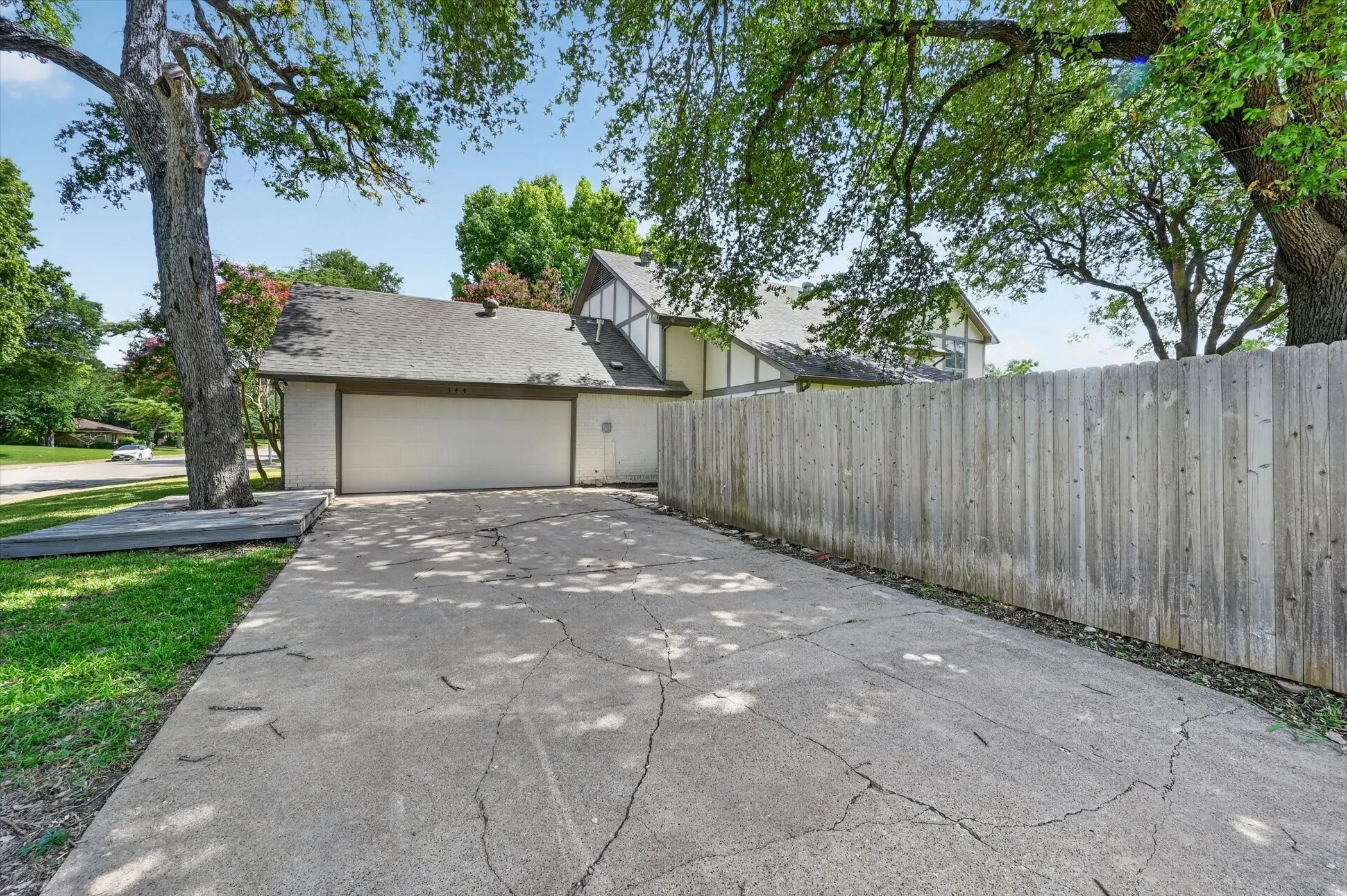Single Family Residence For Sale in Dallas County , 344 Woodbrook Drive, De Soto, Texas 75115, 4 Bedroom, 3 Bathroom, 2 Garage spaces, 2,537 Sqft, built in 1975, mls#21315366, Real Estate Agent in De Soto, Homes For Sale in Dallas county, Homes For Sale in De Soto, Realtor in De Soto Texas, Real Estate Brokerage Independent Realty Texas, Luminita Cordes Realtor
