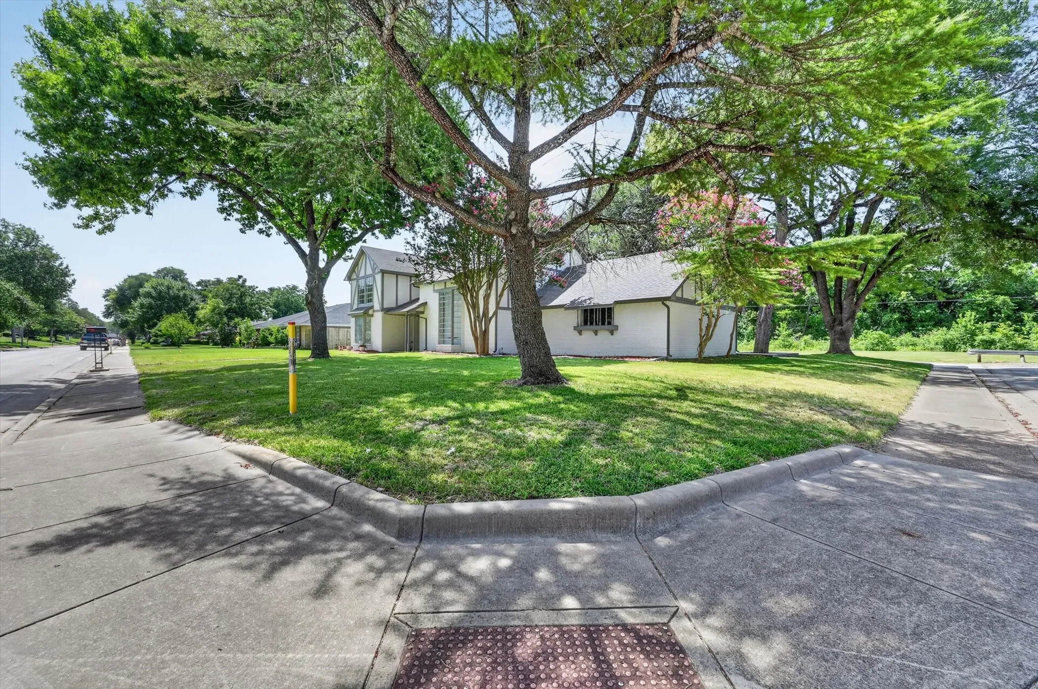 Single Family Residence For Sale in Dallas County , 344 Woodbrook Drive, De Soto, Texas 75115, 4 Bedroom, 3 Bathroom, 2 Garage spaces, 2,537 Sqft, built in 1975, mls#21315366, Real Estate Agent in De Soto, Homes For Sale in Dallas county, Homes For Sale in De Soto, Realtor in De Soto Texas, Real Estate Brokerage Independent Realty Texas, Luminita Cordes Realtor