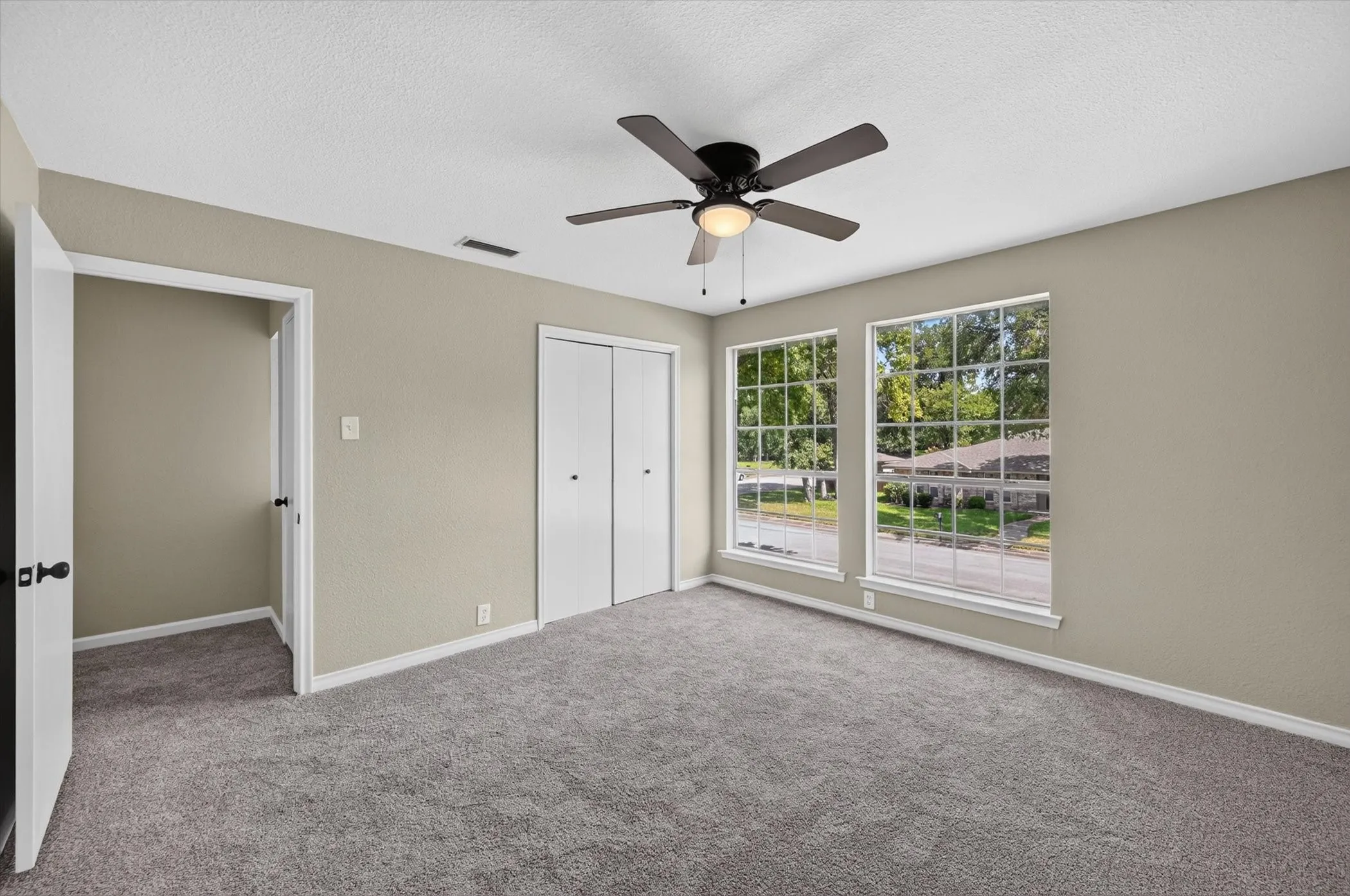 Single Family Residence For Sale in Dallas County , 344 Woodbrook Drive, De Soto, Texas 75115, 4 Bedroom, 3 Bathroom, 2 Garage spaces, 2,537 Sqft, built in 1975, mls#21315366, Real Estate Agent in De Soto, Homes For Sale in Dallas county, Homes For Sale in De Soto, Realtor in De Soto Texas, Real Estate Brokerage Independent Realty Texas, Luminita Cordes Realtor