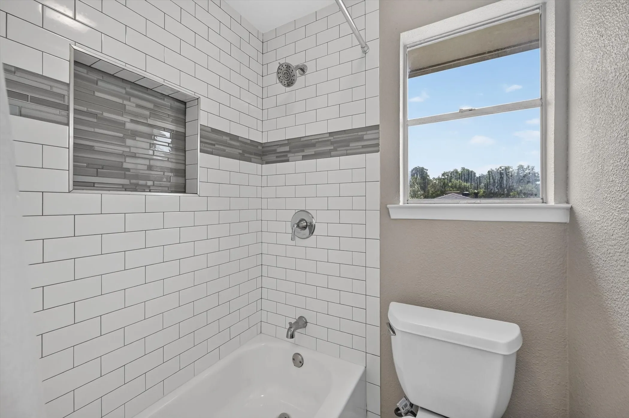 Single Family Residence For Sale in Dallas County , 344 Woodbrook Drive, De Soto, Texas 75115, 4 Bedroom, 3 Bathroom, 2 Garage spaces, 2,537 Sqft, built in 1975, mls#21315366, Real Estate Agent in De Soto, Homes For Sale in Dallas county, Homes For Sale in De Soto, Realtor in De Soto Texas, Real Estate Brokerage Independent Realty Texas, Luminita Cordes Realtor