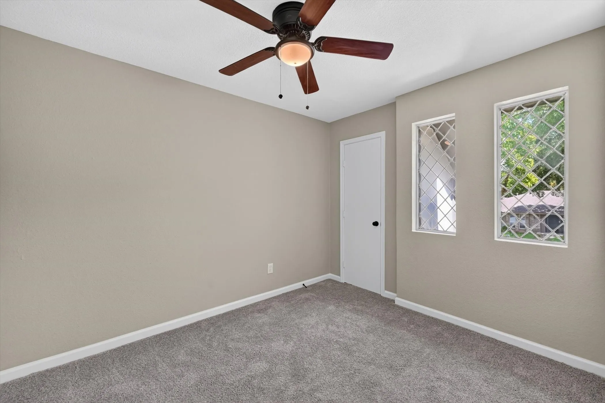 Single Family Residence For Sale in Dallas County , 344 Woodbrook Drive, De Soto, Texas 75115, 4 Bedroom, 3 Bathroom, 2 Garage spaces, 2,537 Sqft, built in 1975, mls#21315366, Real Estate Agent in De Soto, Homes For Sale in Dallas county, Homes For Sale in De Soto, Realtor in De Soto Texas, Real Estate Brokerage Independent Realty Texas, Luminita Cordes Realtor
