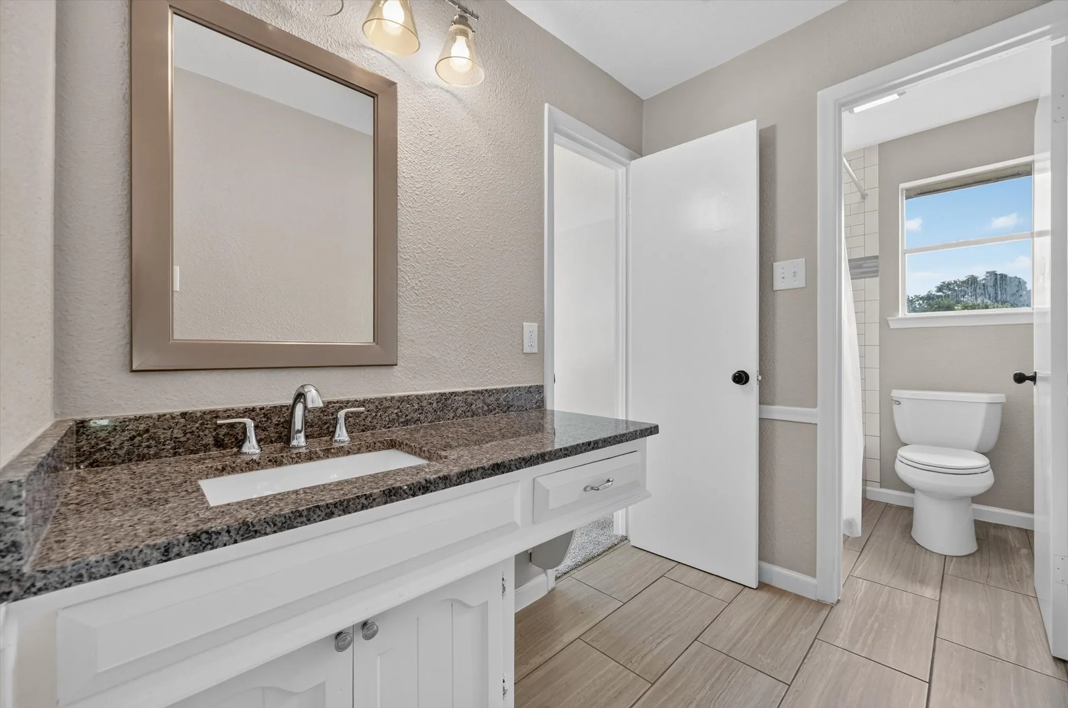 Single Family Residence For Sale in Dallas County , 344 Woodbrook Drive, De Soto, Texas 75115, 4 Bedroom, 3 Bathroom, 2 Garage spaces, 2,537 Sqft, built in 1975, mls#21315366, Real Estate Agent in De Soto, Homes For Sale in Dallas county, Homes For Sale in De Soto, Realtor in De Soto Texas, Real Estate Brokerage Independent Realty Texas, Luminita Cordes Realtor