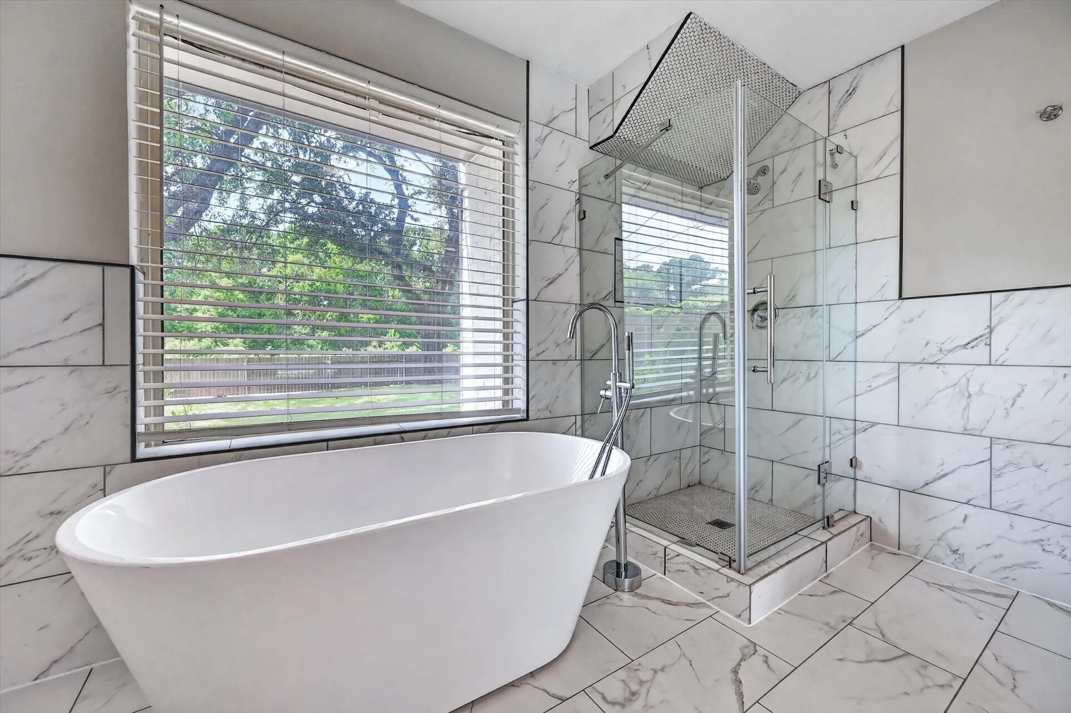Single Family Residence For Sale in Dallas County , 344 Woodbrook Drive, De Soto, Texas 75115, 4 Bedroom, 3 Bathroom, 2 Garage spaces, 2,537 Sqft, built in 1975, mls#21315366, Real Estate Agent in De Soto, Homes For Sale in Dallas county, Homes For Sale in De Soto, Realtor in De Soto Texas, Real Estate Brokerage Independent Realty Texas, Luminita Cordes Realtor