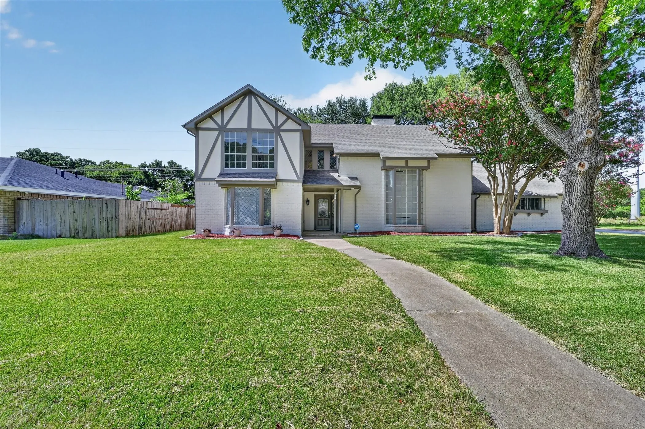 Single Family Residence For Sale in Dallas County , 344 Woodbrook Drive, De Soto, Texas 75115, 4 Bedroom, 3 Bathroom, 2 Garage spaces, 2,537 Sqft, built in 1975, mls#21315366, Real Estate Agent in De Soto, Homes For Sale in Dallas county, Homes For Sale in De Soto, Realtor in De Soto Texas, Real Estate Brokerage Independent Realty Texas, Luminita Cordes Realtor