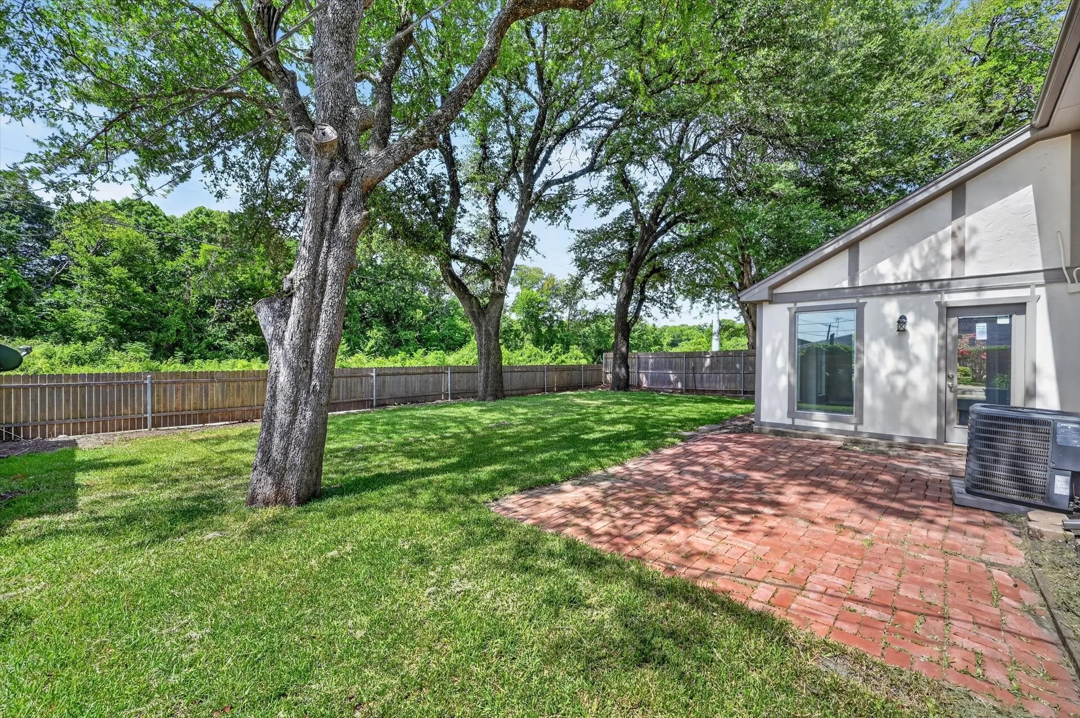 Single Family Residence For Sale in Dallas County , 344 Woodbrook Drive, De Soto, Texas 75115, 4 Bedroom, 3 Bathroom, 2 Garage spaces, 2,537 Sqft, built in 1975, mls#21315366, Real Estate Agent in De Soto, Homes For Sale in Dallas county, Homes For Sale in De Soto, Realtor in De Soto Texas, Real Estate Brokerage Independent Realty Texas, Luminita Cordes Realtor