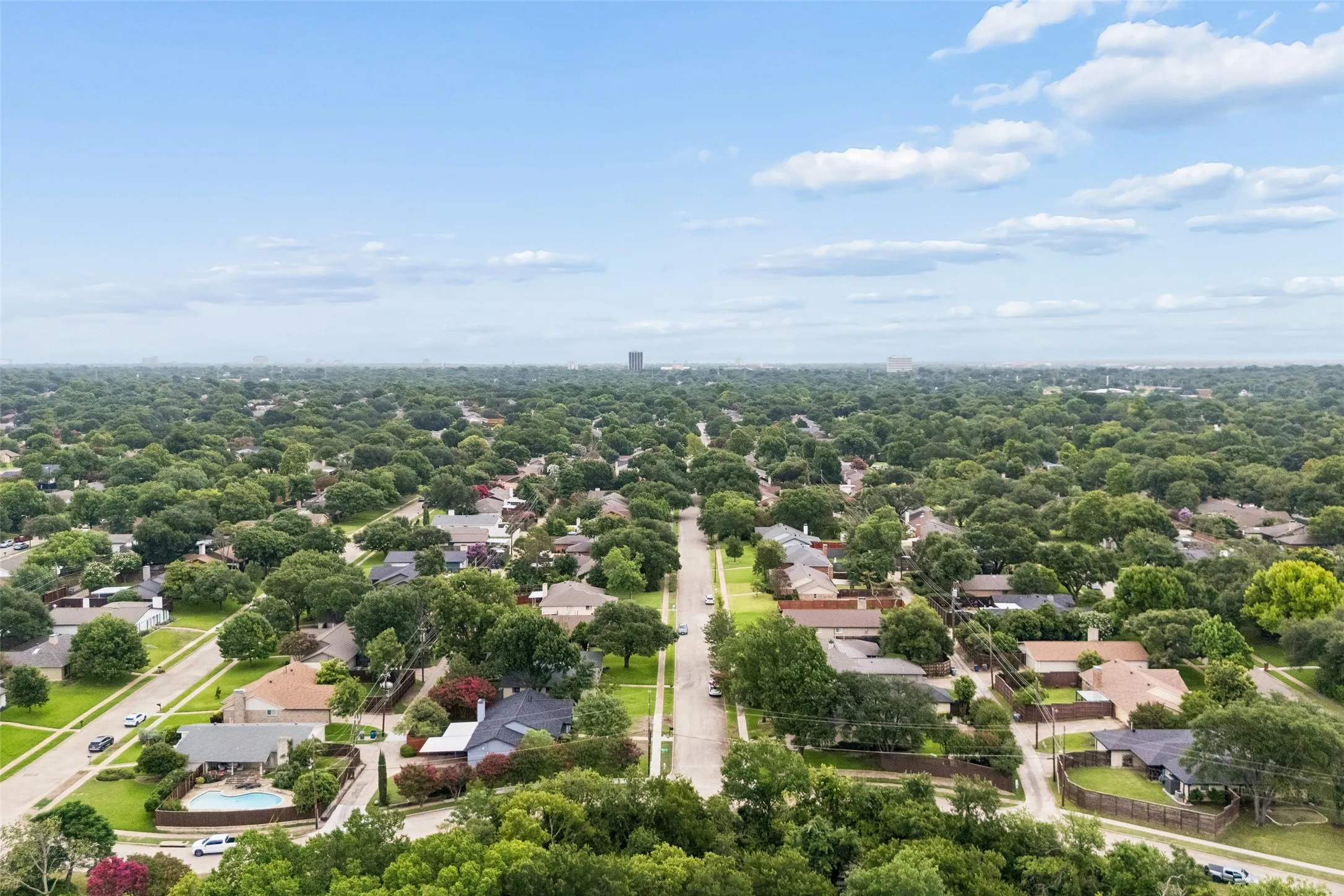 Single Family Residence For Sale in Dallas County , 6724 Leameadow Drive, Dallas, Texas 75248, 5 Bedroom, 2 Bathroom, 2 Garage spaces, 2,106 Sqft, built in 1972, mls#21314355, Real Estate Agent in Dallas, Homes For Sale in Dallas county, Homes For Sale in Dallas, Realtor in Dallas Texas, Real Estate Brokerage Independent Realty Texas, Luminita Cordes Realtor