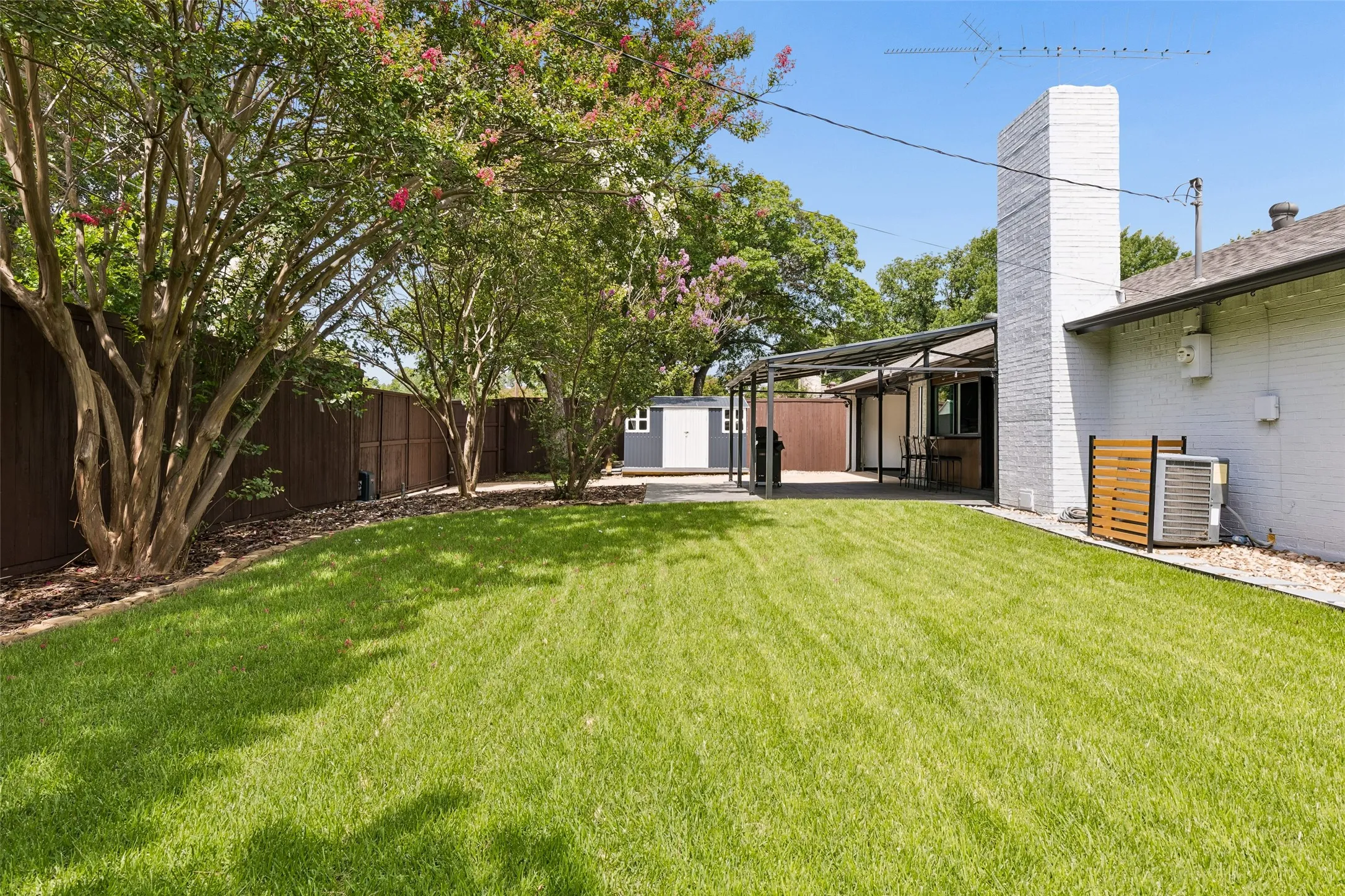 Single Family Residence For Sale in Dallas County , 6724 Leameadow Drive, Dallas, Texas 75248, 5 Bedroom, 2 Bathroom, 2 Garage spaces, 2,106 Sqft, built in 1972, mls#21314355, Real Estate Agent in Dallas, Homes For Sale in Dallas county, Homes For Sale in Dallas, Realtor in Dallas Texas, Real Estate Brokerage Independent Realty Texas, Luminita Cordes Realtor