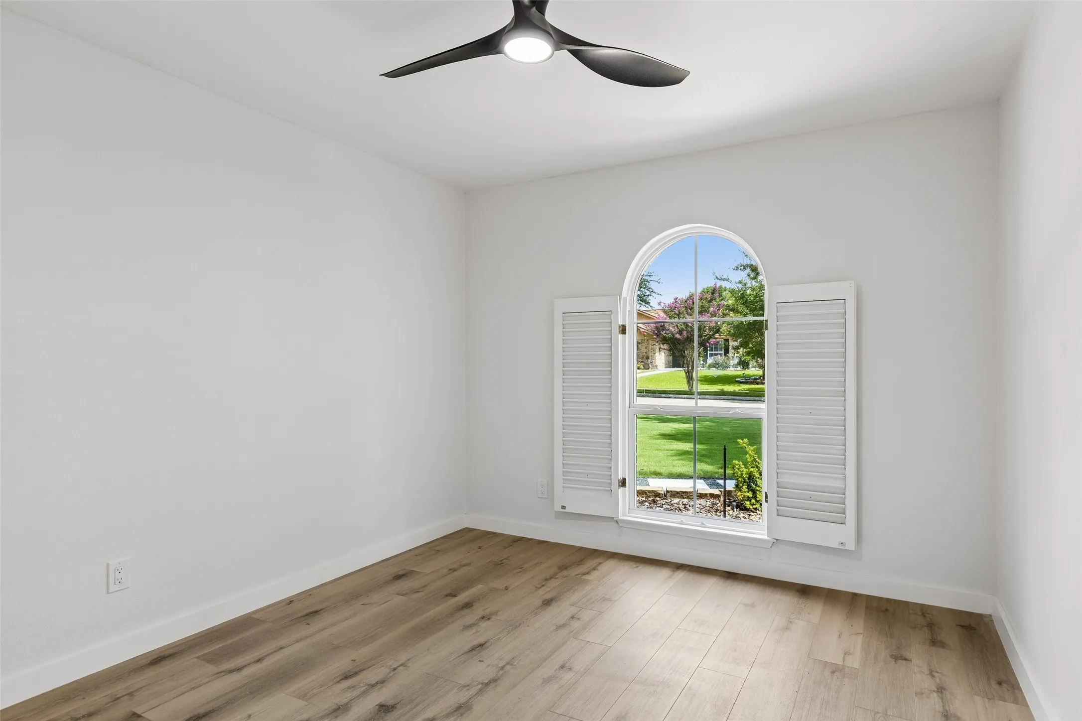 Single Family Residence For Sale in Dallas County , 6724 Leameadow Drive, Dallas, Texas 75248, 5 Bedroom, 2 Bathroom, 2 Garage spaces, 2,106 Sqft, built in 1972, mls#21314355, Real Estate Agent in Dallas, Homes For Sale in Dallas county, Homes For Sale in Dallas, Realtor in Dallas Texas, Real Estate Brokerage Independent Realty Texas, Luminita Cordes Realtor