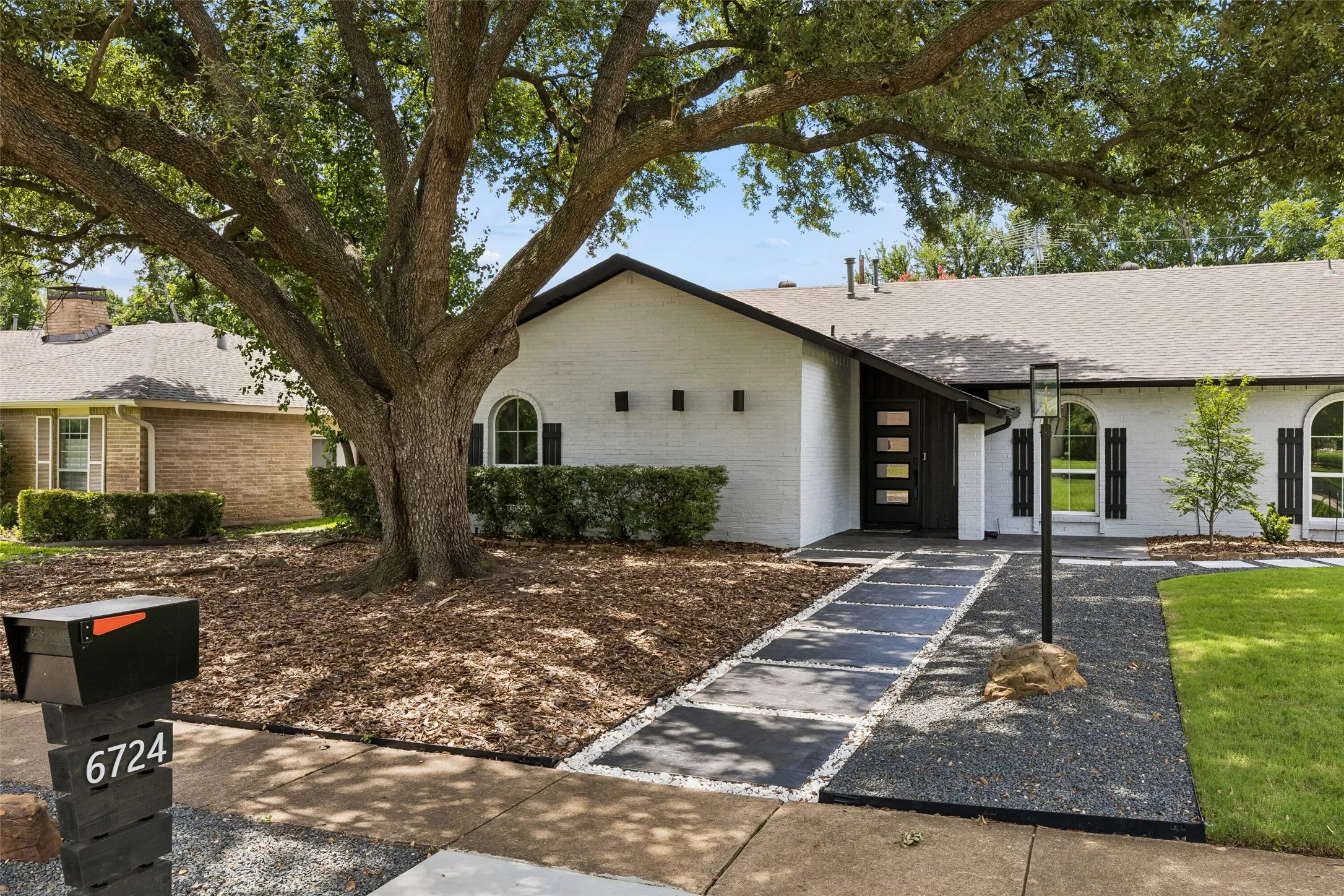 Single Family Residence For Sale in Dallas County , 6724 Leameadow Drive, Dallas, Texas 75248, 5 Bedroom, 2 Bathroom, 2 Garage spaces, 2,106 Sqft, built in 1972, mls#21314355, Real Estate Agent in Dallas, Homes For Sale in Dallas county, Homes For Sale in Dallas, Realtor in Dallas Texas, Real Estate Brokerage Independent Realty Texas, Luminita Cordes Realtor