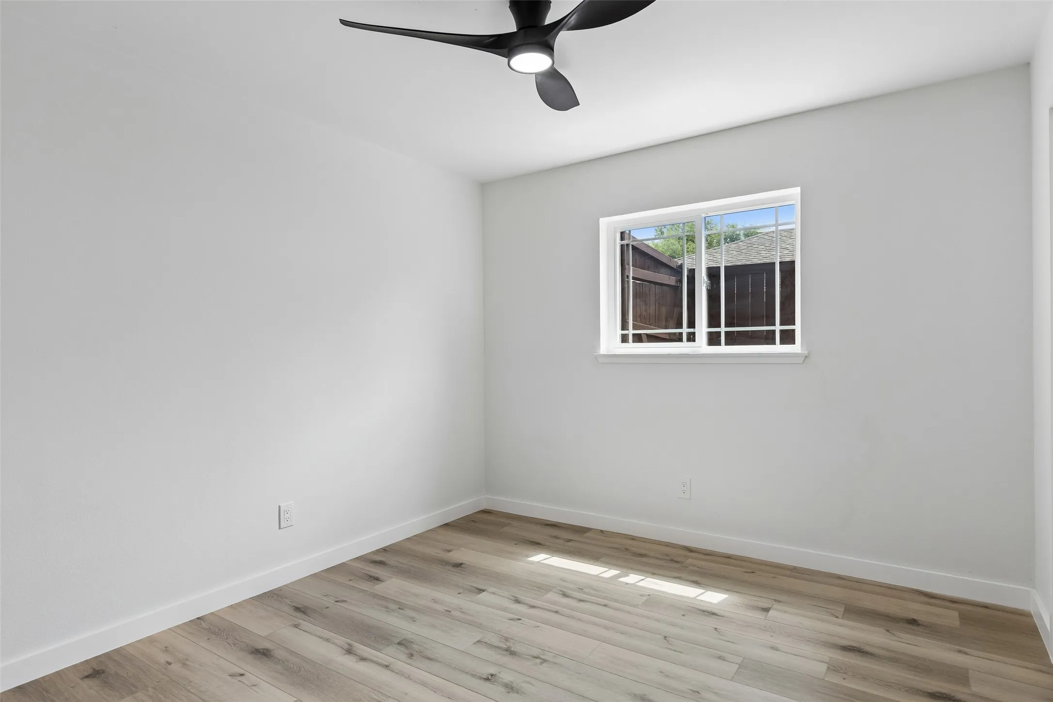 Single Family Residence For Sale in Dallas County , 6724 Leameadow Drive, Dallas, Texas 75248, 5 Bedroom, 2 Bathroom, 2 Garage spaces, 2,106 Sqft, built in 1972, mls#21314355, Real Estate Agent in Dallas, Homes For Sale in Dallas county, Homes For Sale in Dallas, Realtor in Dallas Texas, Real Estate Brokerage Independent Realty Texas, Luminita Cordes Realtor