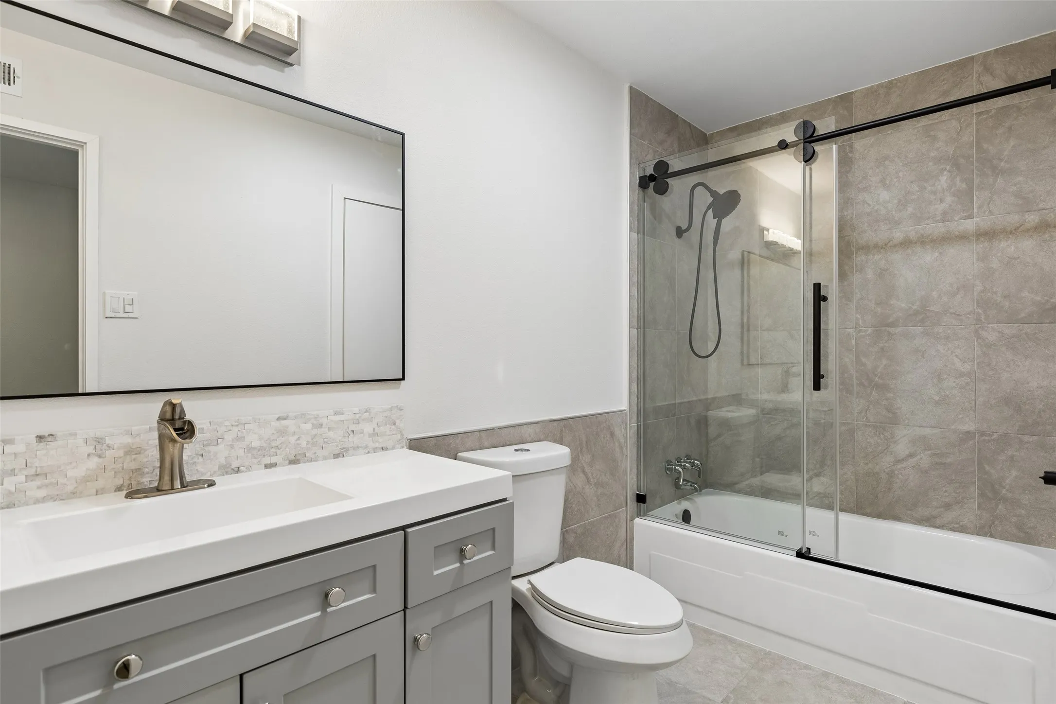 Single Family Residence For Sale in Dallas County , 6724 Leameadow Drive, Dallas, Texas 75248, 5 Bedroom, 2 Bathroom, 2 Garage spaces, 2,106 Sqft, built in 1972, mls#21314355, Real Estate Agent in Dallas, Homes For Sale in Dallas county, Homes For Sale in Dallas, Realtor in Dallas Texas, Real Estate Brokerage Independent Realty Texas, Luminita Cordes Realtor