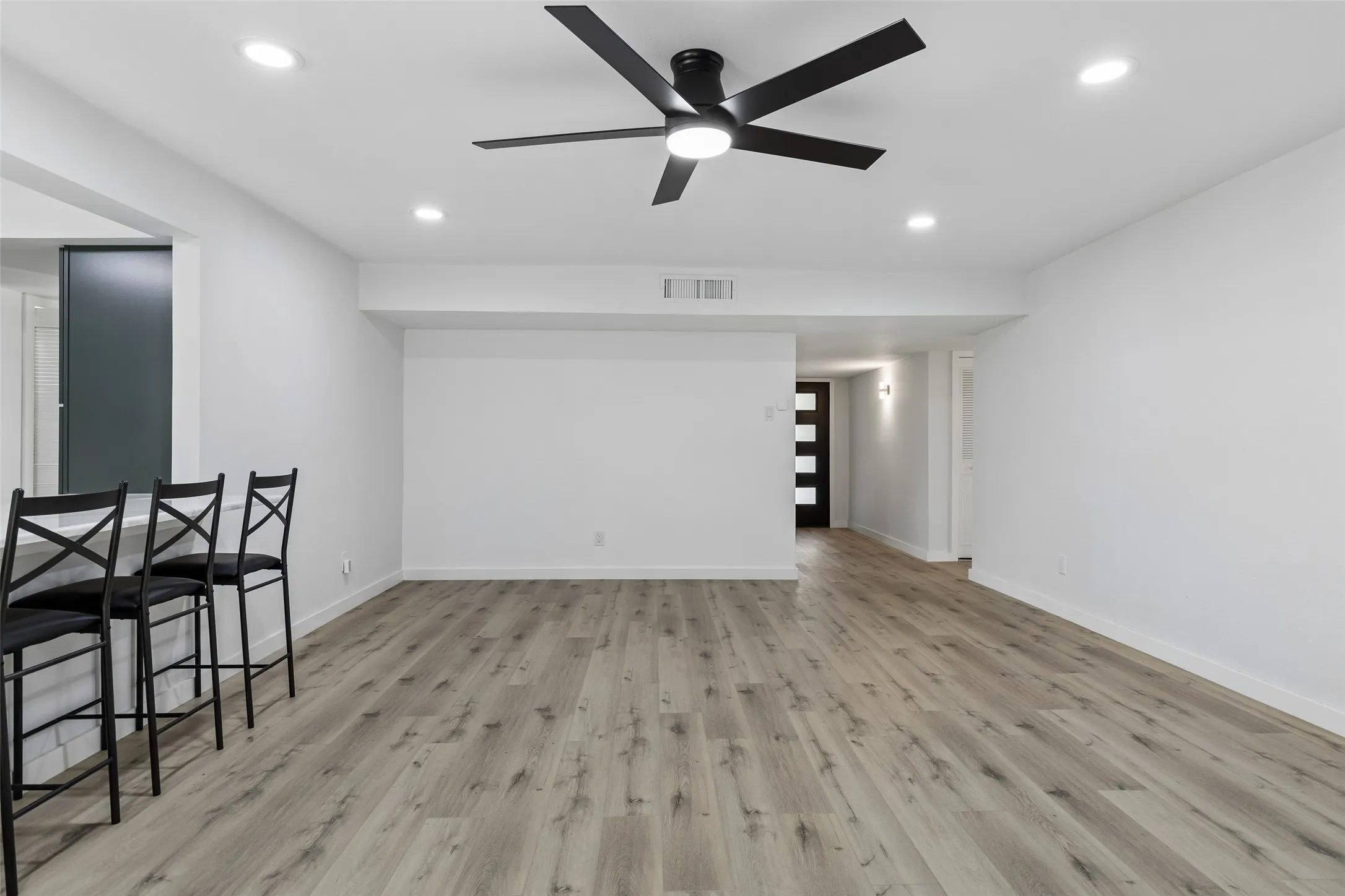 Single Family Residence For Sale in Dallas County , 6724 Leameadow Drive, Dallas, Texas 75248, 5 Bedroom, 2 Bathroom, 2 Garage spaces, 2,106 Sqft, built in 1972, mls#21314355, Real Estate Agent in Dallas, Homes For Sale in Dallas county, Homes For Sale in Dallas, Realtor in Dallas Texas, Real Estate Brokerage Independent Realty Texas, Luminita Cordes Realtor
