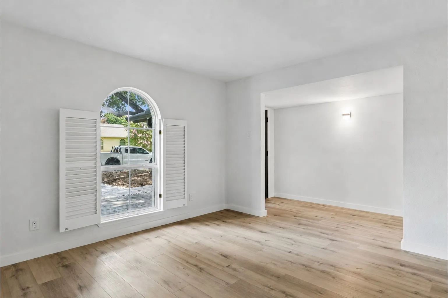 Single Family Residence For Sale in Dallas County , 6724 Leameadow Drive, Dallas, Texas 75248, 5 Bedroom, 2 Bathroom, 2 Garage spaces, 2,106 Sqft, built in 1972, mls#21314355, Real Estate Agent in Dallas, Homes For Sale in Dallas county, Homes For Sale in Dallas, Realtor in Dallas Texas, Real Estate Brokerage Independent Realty Texas, Luminita Cordes Realtor