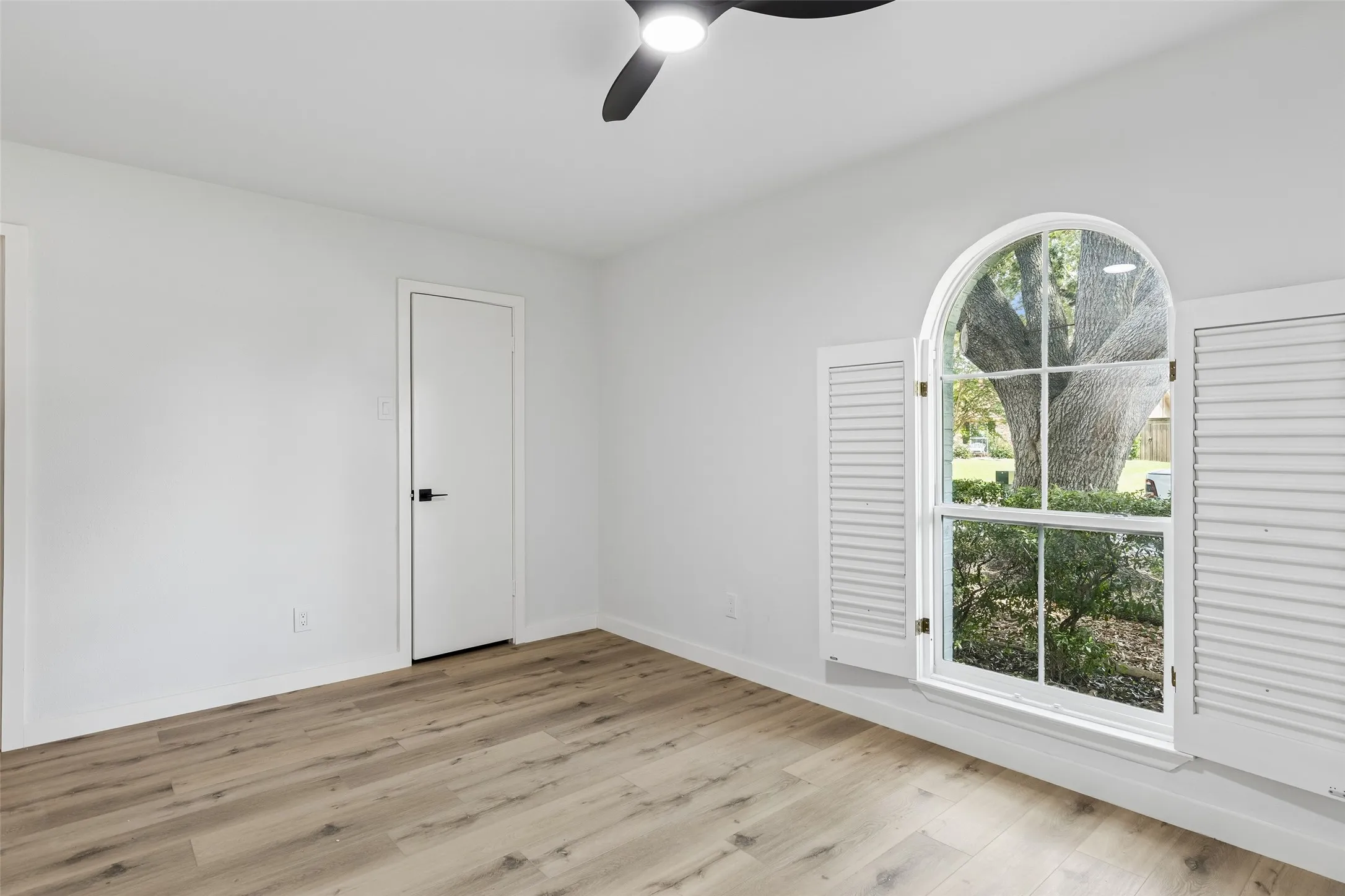 Single Family Residence For Sale in Dallas County , 6724 Leameadow Drive, Dallas, Texas 75248, 5 Bedroom, 2 Bathroom, 2 Garage spaces, 2,106 Sqft, built in 1972, mls#21314355, Real Estate Agent in Dallas, Homes For Sale in Dallas county, Homes For Sale in Dallas, Realtor in Dallas Texas, Real Estate Brokerage Independent Realty Texas, Luminita Cordes Realtor