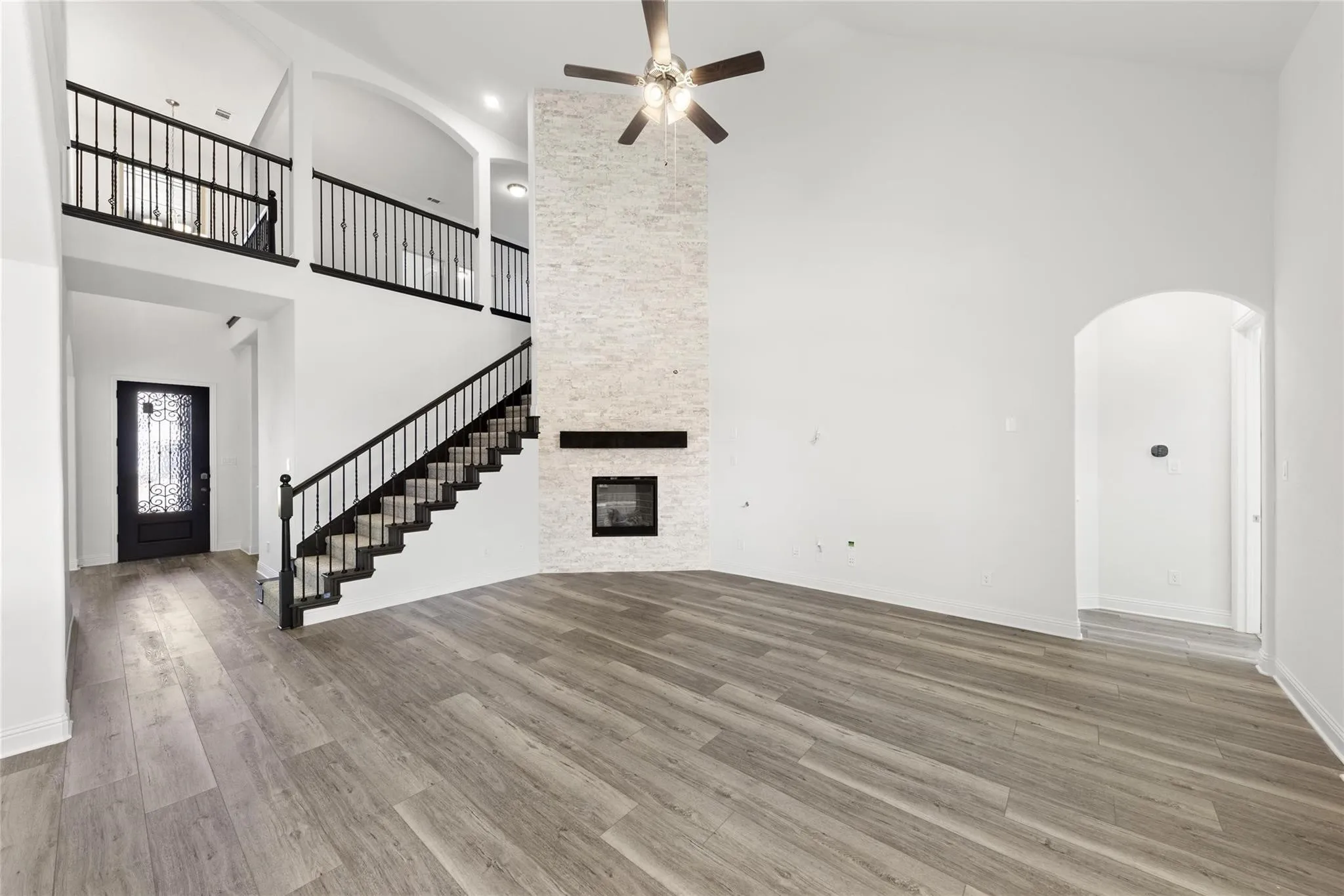 Single Family Residence For Sale in Ellis County , 2406 Colonial Lane, Midlothian, Texas 76065, 5 Bedroom, 4 Bathroom, 2 Garage spaces, 3,518 Sqft, built in 2022, mls#21309009, Real Estate Agent in Midlothian, Homes For Sale in Ellis county, Homes For Sale in Midlothian, Realtor in Midlothian Texas, Real Estate Brokerage Independent Realty Texas, Luminita Cordes Realtor