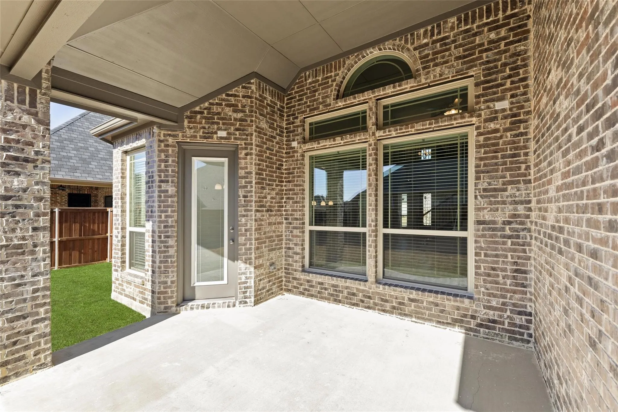 Single Family Residence For Sale in Ellis County , 2406 Colonial Lane, Midlothian, Texas 76065, 5 Bedroom, 4 Bathroom, 2 Garage spaces, 3,518 Sqft, built in 2022, mls#21309009, Real Estate Agent in Midlothian, Homes For Sale in Ellis county, Homes For Sale in Midlothian, Realtor in Midlothian Texas, Real Estate Brokerage Independent Realty Texas, Luminita Cordes Realtor