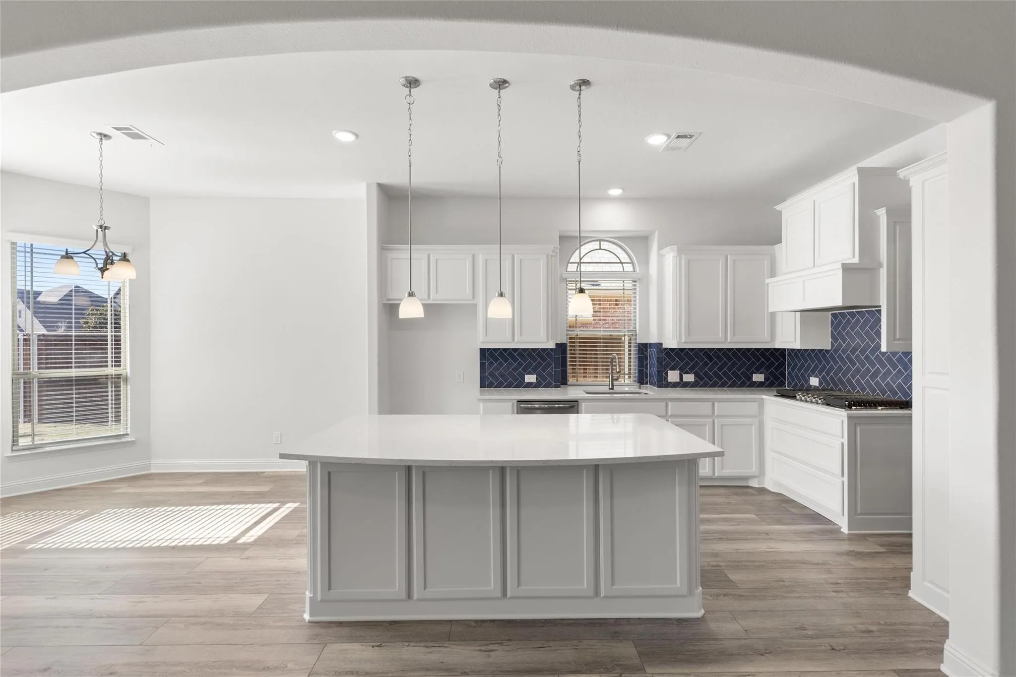 Single Family Residence For Sale in Ellis County , 2406 Colonial Lane, Midlothian, Texas 76065, 5 Bedroom, 4 Bathroom, 2 Garage spaces, 3,518 Sqft, built in 2022, mls#21309009, Real Estate Agent in Midlothian, Homes For Sale in Ellis county, Homes For Sale in Midlothian, Realtor in Midlothian Texas, Real Estate Brokerage Independent Realty Texas, Luminita Cordes Realtor