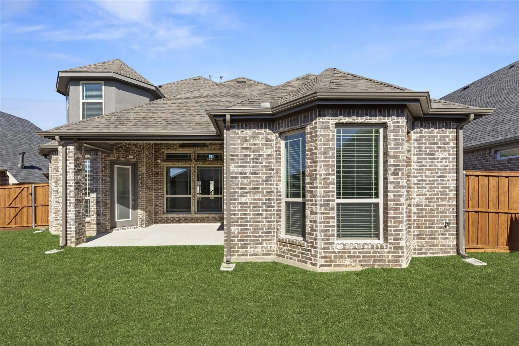 Single Family Residence For Sale in Ellis County , 2406 Colonial Lane, Midlothian, Texas 76065, 5 Bedroom, 4 Bathroom, 2 Garage spaces, 3,518 Sqft, built in 2022, mls#21309009, Real Estate Agent in Midlothian, Homes For Sale in Ellis county, Homes For Sale in Midlothian, Realtor in Midlothian Texas, Real Estate Brokerage Independent Realty Texas, Luminita Cordes Realtor