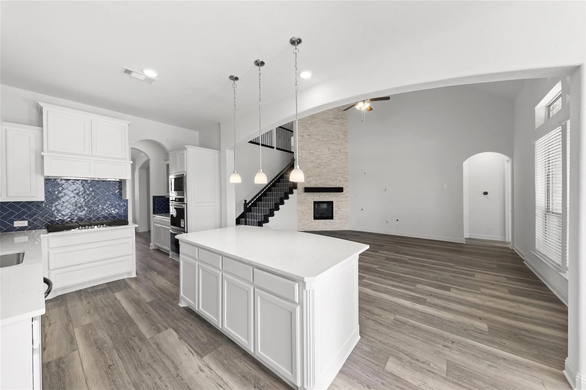 Single Family Residence For Sale in Ellis County , 2406 Colonial Lane, Midlothian, Texas 76065, 5 Bedroom, 4 Bathroom, 2 Garage spaces, 3,518 Sqft, built in 2022, mls#21309009, Real Estate Agent in Midlothian, Homes For Sale in Ellis county, Homes For Sale in Midlothian, Realtor in Midlothian Texas, Real Estate Brokerage Independent Realty Texas, Luminita Cordes Realtor