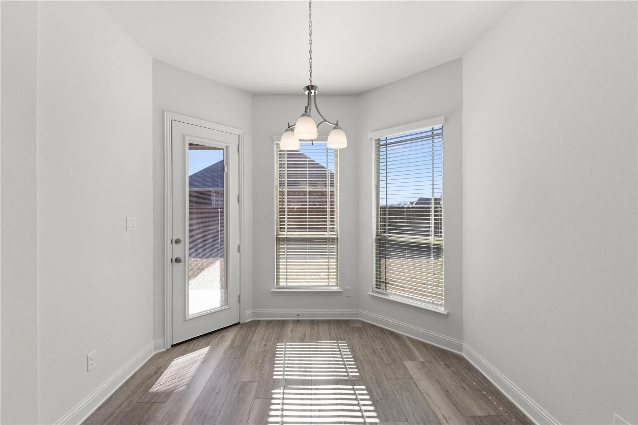 Single Family Residence For Sale in Ellis County , 2406 Colonial Lane, Midlothian, Texas 76065, 5 Bedroom, 4 Bathroom, 2 Garage spaces, 3,518 Sqft, built in 2022, mls#21309009, Real Estate Agent in Midlothian, Homes For Sale in Ellis county, Homes For Sale in Midlothian, Realtor in Midlothian Texas, Real Estate Brokerage Independent Realty Texas, Luminita Cordes Realtor
