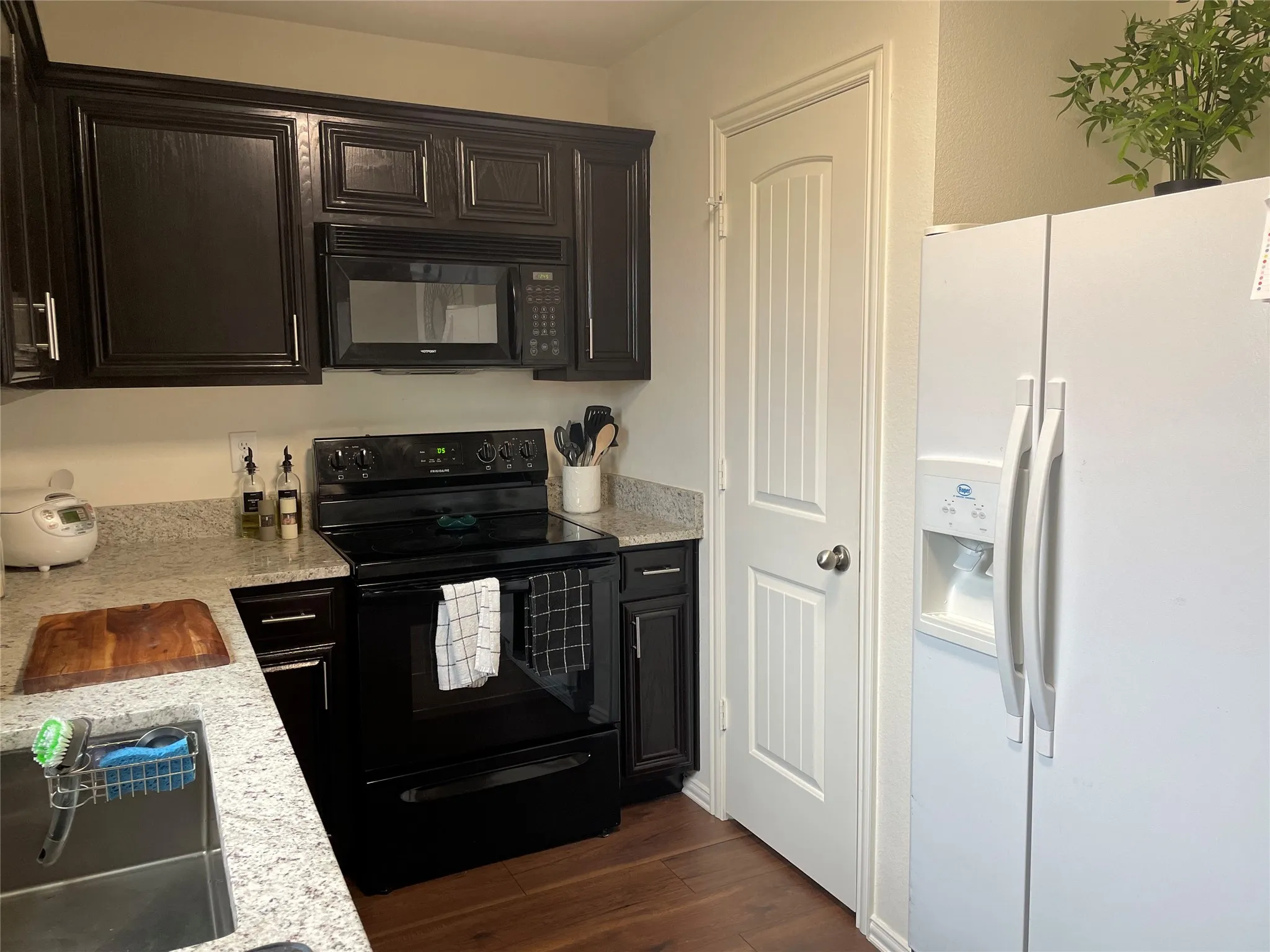 Duplex For Rent in Denton County , 233 Irick Court, Aubrey, Texas 76227, 3 Bedroom, 3 Bathroom, 2 Garage spaces, 1,346 Sqft, built in 2008, mls#21316751, Real Estate Agent in Aubrey, Homes For Rent in Denton county, Homes For Rent in Aubrey, Realtor in Aubrey Texas, Real Estate Brokerage Independent Realty Texas, Luminita Cordes Realtor