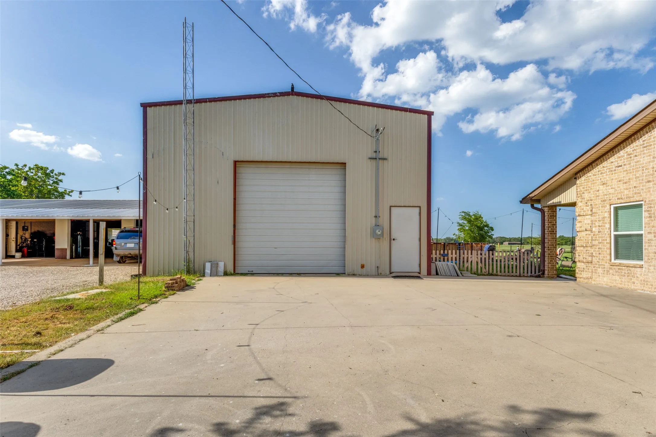 Detached garage featuring concrete driveway