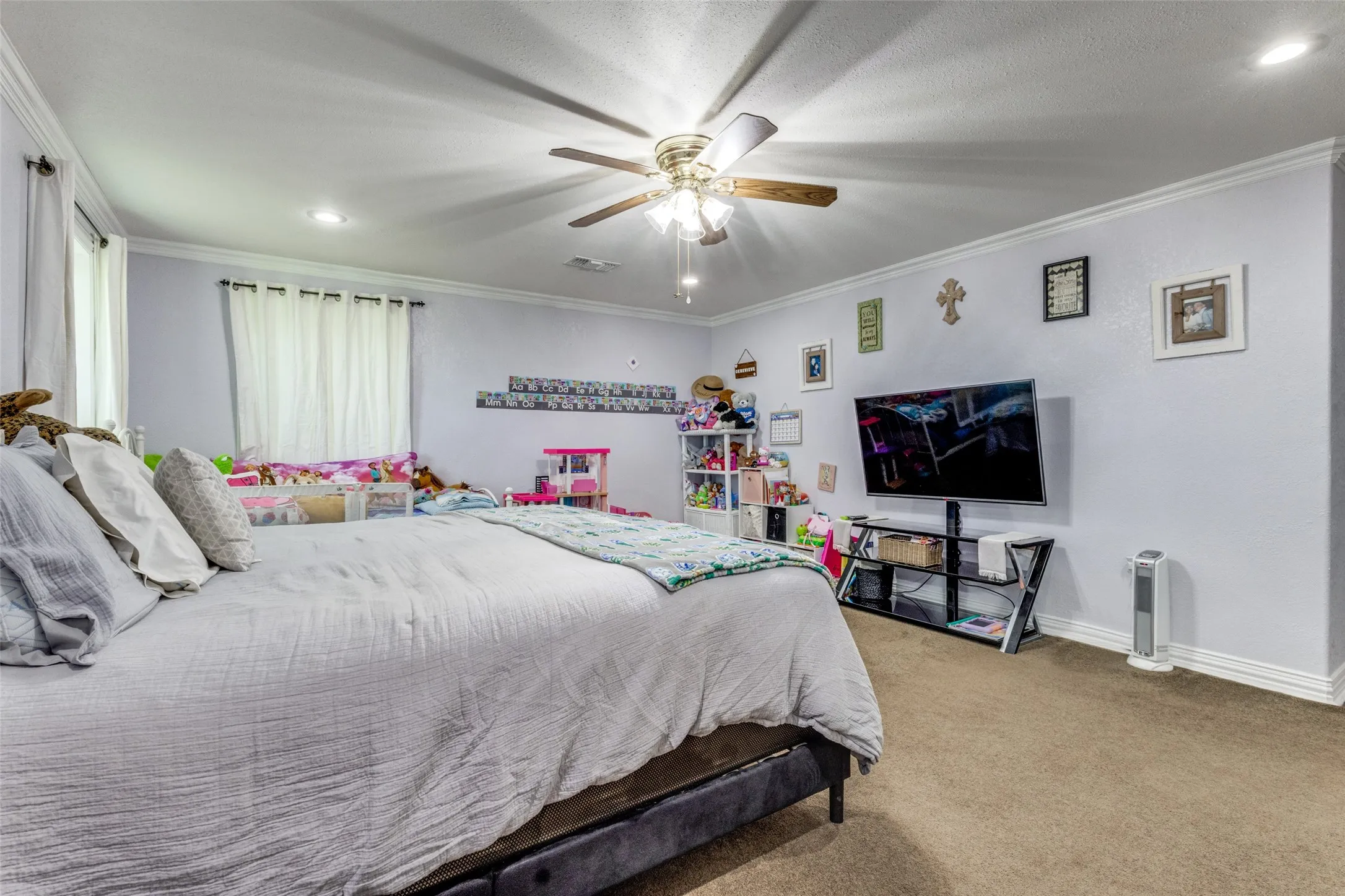 Bedroom with light carpet, recessed lighting, ornamental molding, and ceiling fan