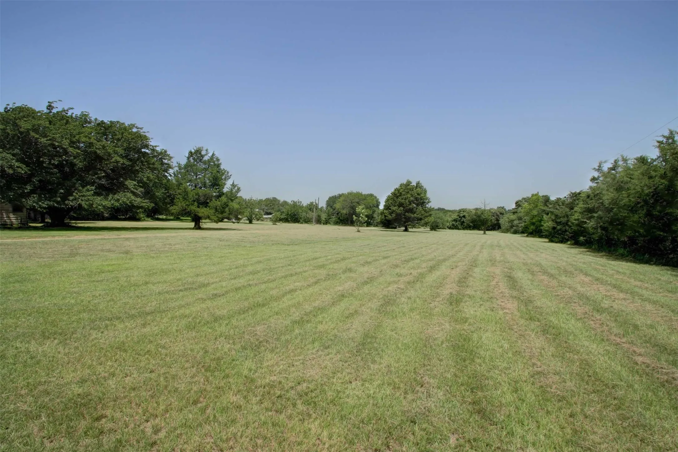Single Family Residence For Sale in Johnson County , 2736 County Road 314, Cleburne, Texas 76031, 3 Bedroom, 2 Bathroom, 2 Garage spaces, 3,023 Sqft, built in 1965, mls#21312877, Real Estate Agent in Cleburne, Homes For Sale in Johnson county, Homes For Sale in Cleburne, Realtor in Cleburne Texas, Real Estate Brokerage Independent Realty Texas, Luminita Cordes Realtor