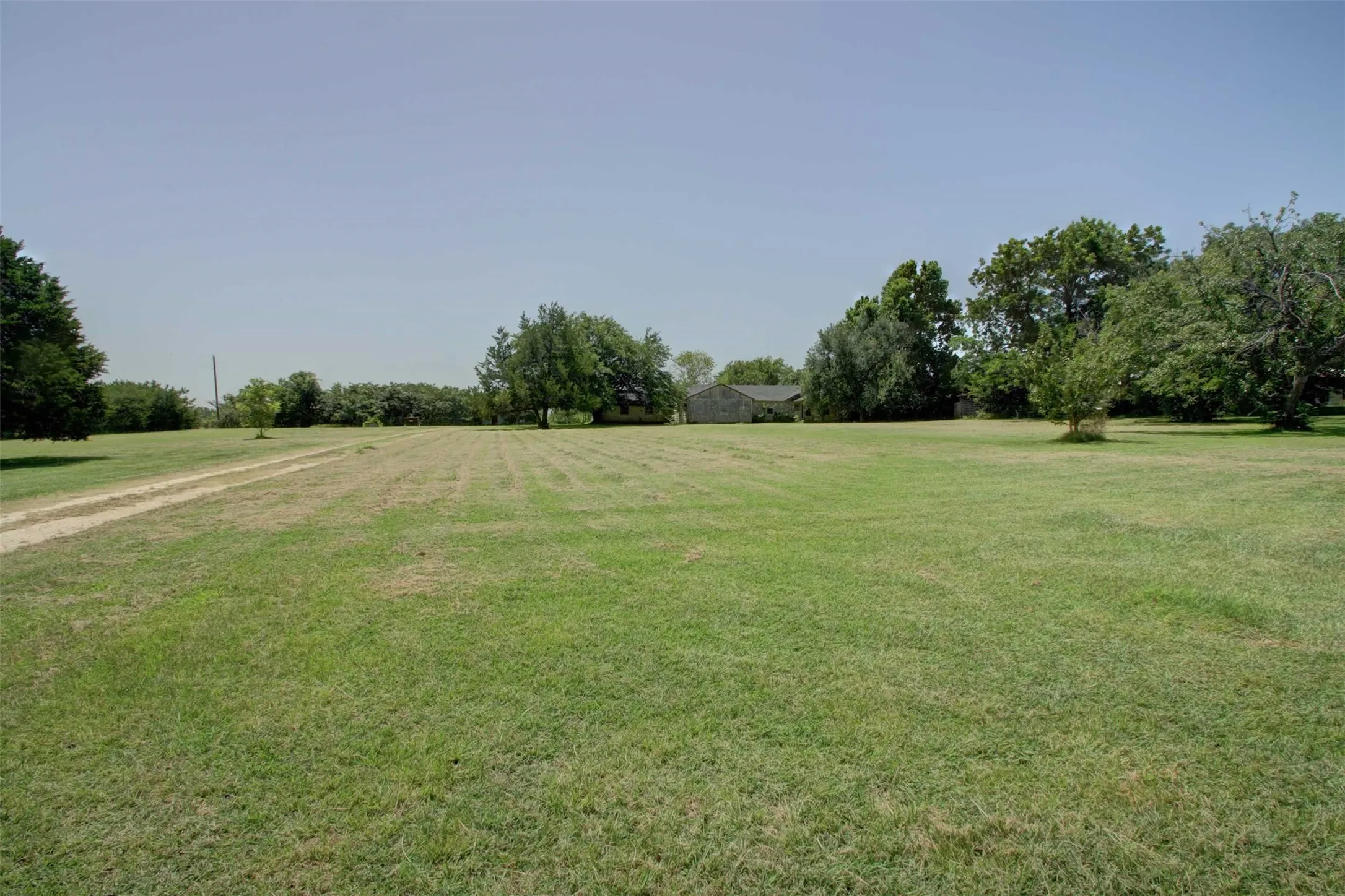 Single Family Residence For Sale in Johnson County , 2736 County Road 314, Cleburne, Texas 76031, 3 Bedroom, 2 Bathroom, 2 Garage spaces, 3,023 Sqft, built in 1965, mls#21312877, Real Estate Agent in Cleburne, Homes For Sale in Johnson county, Homes For Sale in Cleburne, Realtor in Cleburne Texas, Real Estate Brokerage Independent Realty Texas, Luminita Cordes Realtor