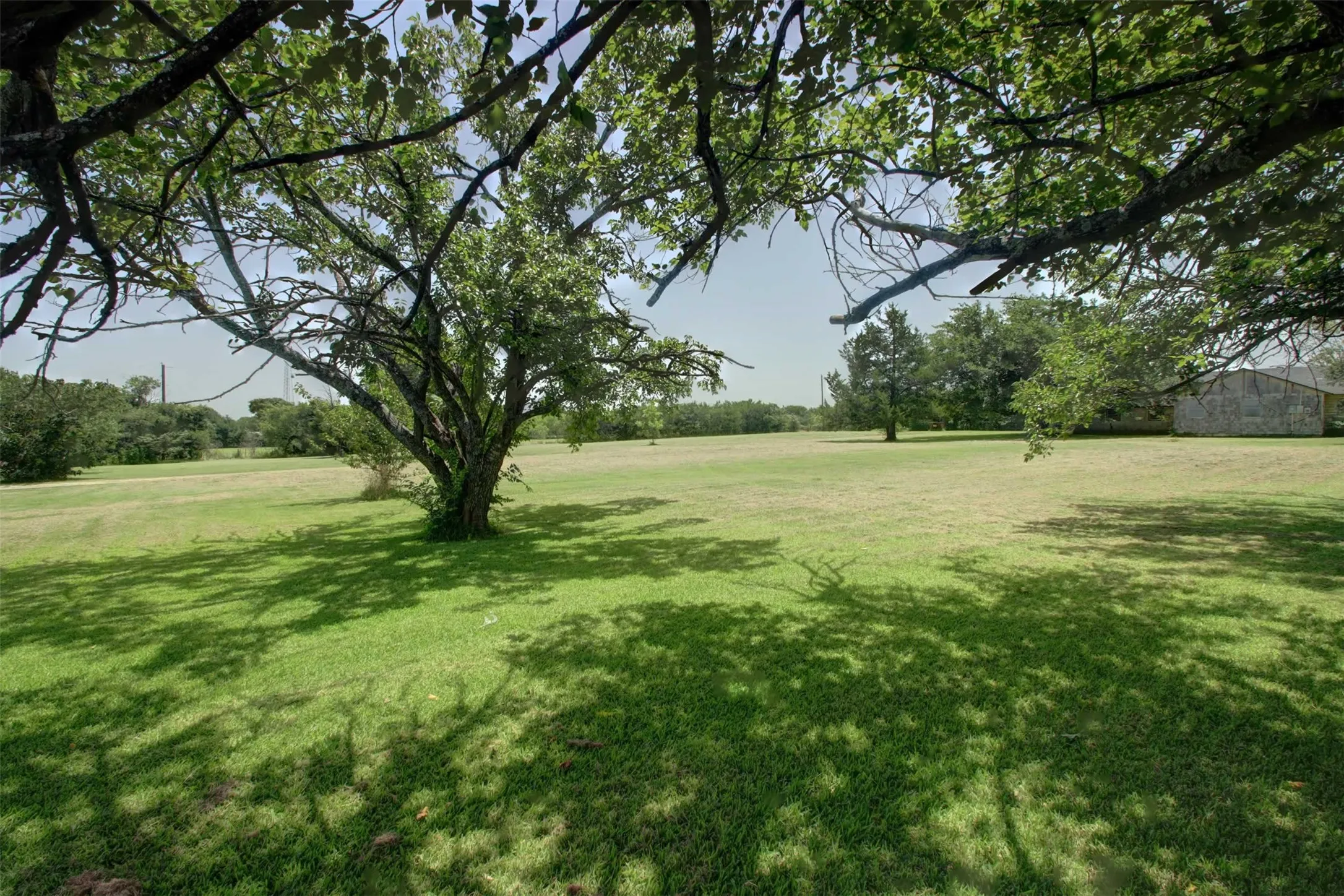Single Family Residence For Sale in Johnson County , 2736 County Road 314, Cleburne, Texas 76031, 3 Bedroom, 2 Bathroom, 2 Garage spaces, 3,023 Sqft, built in 1965, mls#21312877, Real Estate Agent in Cleburne, Homes For Sale in Johnson county, Homes For Sale in Cleburne, Realtor in Cleburne Texas, Real Estate Brokerage Independent Realty Texas, Luminita Cordes Realtor