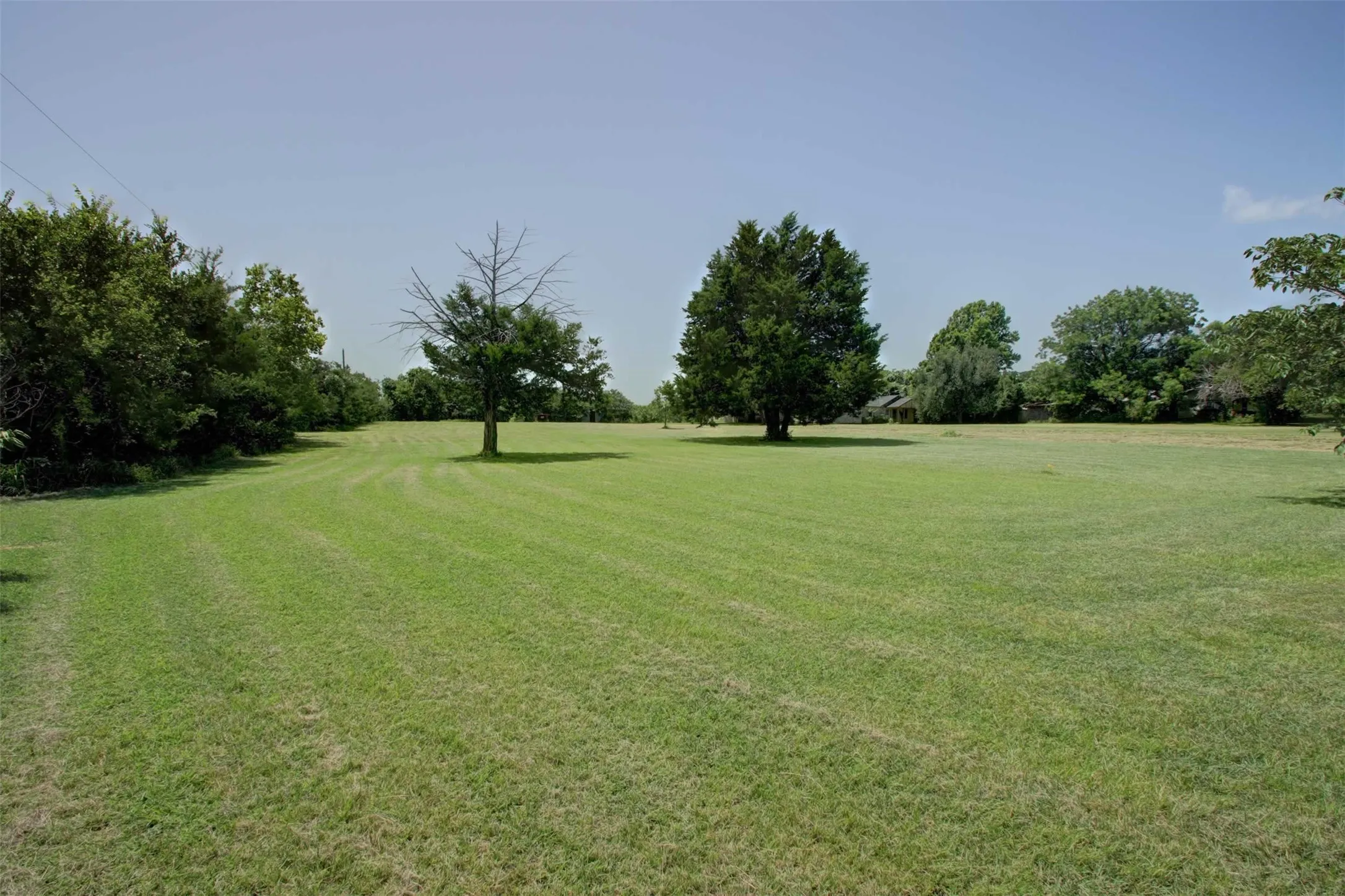 Single Family Residence For Sale in Johnson County , 2736 County Road 314, Cleburne, Texas 76031, 3 Bedroom, 2 Bathroom, 2 Garage spaces, 3,023 Sqft, built in 1965, mls#21312877, Real Estate Agent in Cleburne, Homes For Sale in Johnson county, Homes For Sale in Cleburne, Realtor in Cleburne Texas, Real Estate Brokerage Independent Realty Texas, Luminita Cordes Realtor
