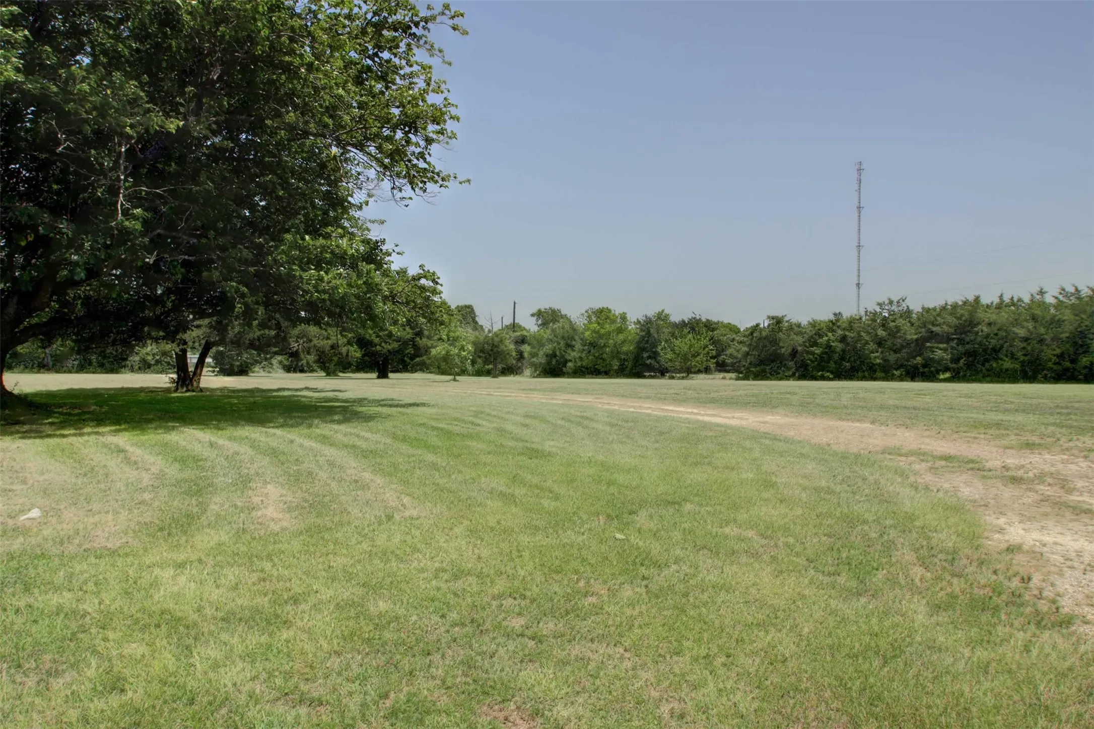 Single Family Residence For Sale in Johnson County , 2736 County Road 314, Cleburne, Texas 76031, 3 Bedroom, 2 Bathroom, 2 Garage spaces, 3,023 Sqft, built in 1965, mls#21312877, Real Estate Agent in Cleburne, Homes For Sale in Johnson county, Homes For Sale in Cleburne, Realtor in Cleburne Texas, Real Estate Brokerage Independent Realty Texas, Luminita Cordes Realtor