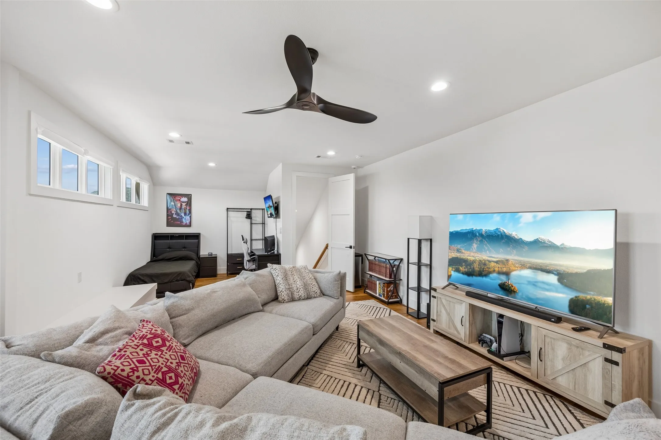 Single Family Residence For Sale in Rockwall County , 105 Stafford Drive, Heath, Texas 75032, 4 Bedroom, 5 Bathroom, 3 Garage spaces, 4,098 Sqft, built in 2023, mls#21310868, Real Estate Agent in Heath, Homes For Sale in Rockwall county, Homes For Sale in Heath, Realtor in Heath Texas, Real Estate Brokerage Independent Realty Texas, Luminita Cordes Realtor