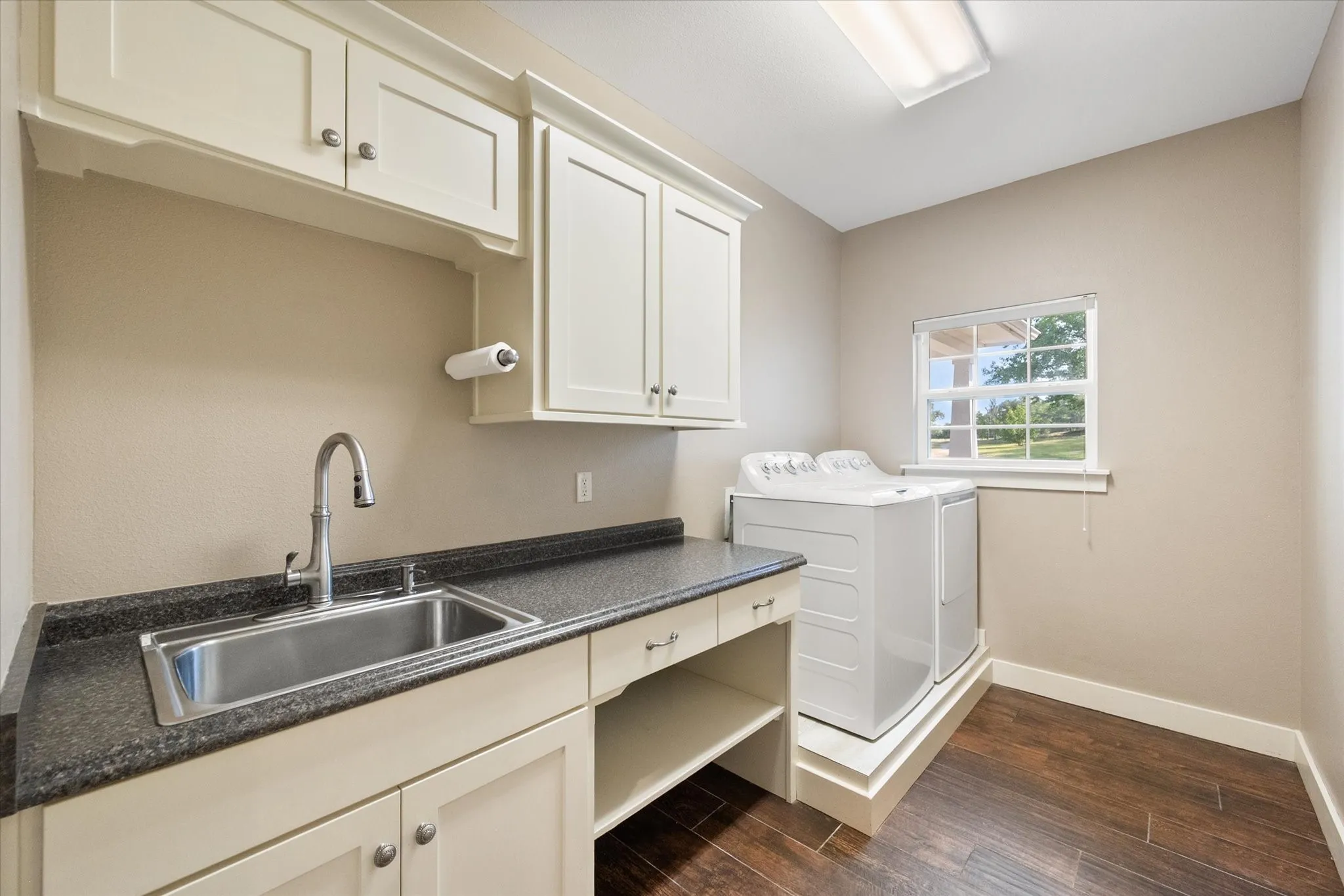 Single Family Residence For Sale in Rains County , 5568 S Fm 779, Alba, Texas 75410, 3 Bedroom, 3 Bathroom, 2 Garage spaces, 2,135 Sqft, built in 2014, mls#21315869, Real Estate Agent in Alba, Homes For Sale in Rains county, Homes For Sale in Alba, Realtor in Alba Texas, Real Estate Brokerage Independent Realty Texas, Luminita Cordes Realtor
