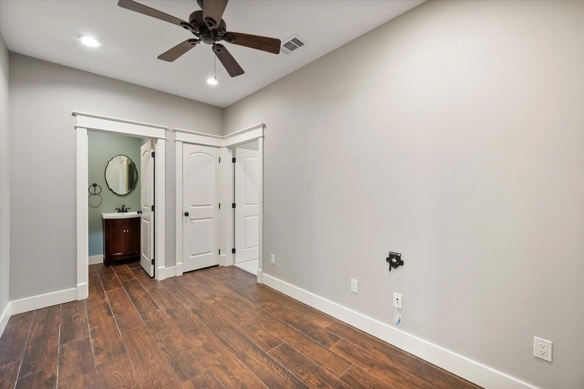 This area is just off the living room, laundry, garage, half bath, and master. Would make an excellent mud room or office area.