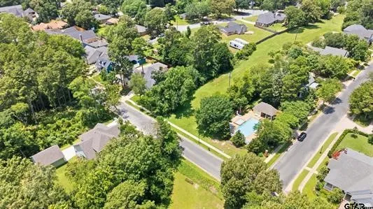 Single Family Residence For Sale in Smith County , 3966 Charleston Park, Tyler, Texas 75701, 4 Bedroom, 4 Bathroom, 2 Garage spaces, 2,078 Sqft, built in 2003, mls#21316895, Real Estate Agent in Tyler, Homes For Sale in Smith county, Homes For Sale in Tyler, Realtor in Tyler Texas, Real Estate Brokerage Independent Realty Texas, Luminita Cordes Realtor