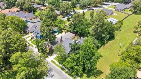 Single Family Residence For Sale in Smith County , 3966 Charleston Park, Tyler, Texas 75701, 4 Bedroom, 4 Bathroom, 2 Garage spaces, 2,078 Sqft, built in 2003, mls#21316895, Real Estate Agent in Tyler, Homes For Sale in Smith county, Homes For Sale in Tyler, Realtor in Tyler Texas, Real Estate Brokerage Independent Realty Texas, Luminita Cordes Realtor