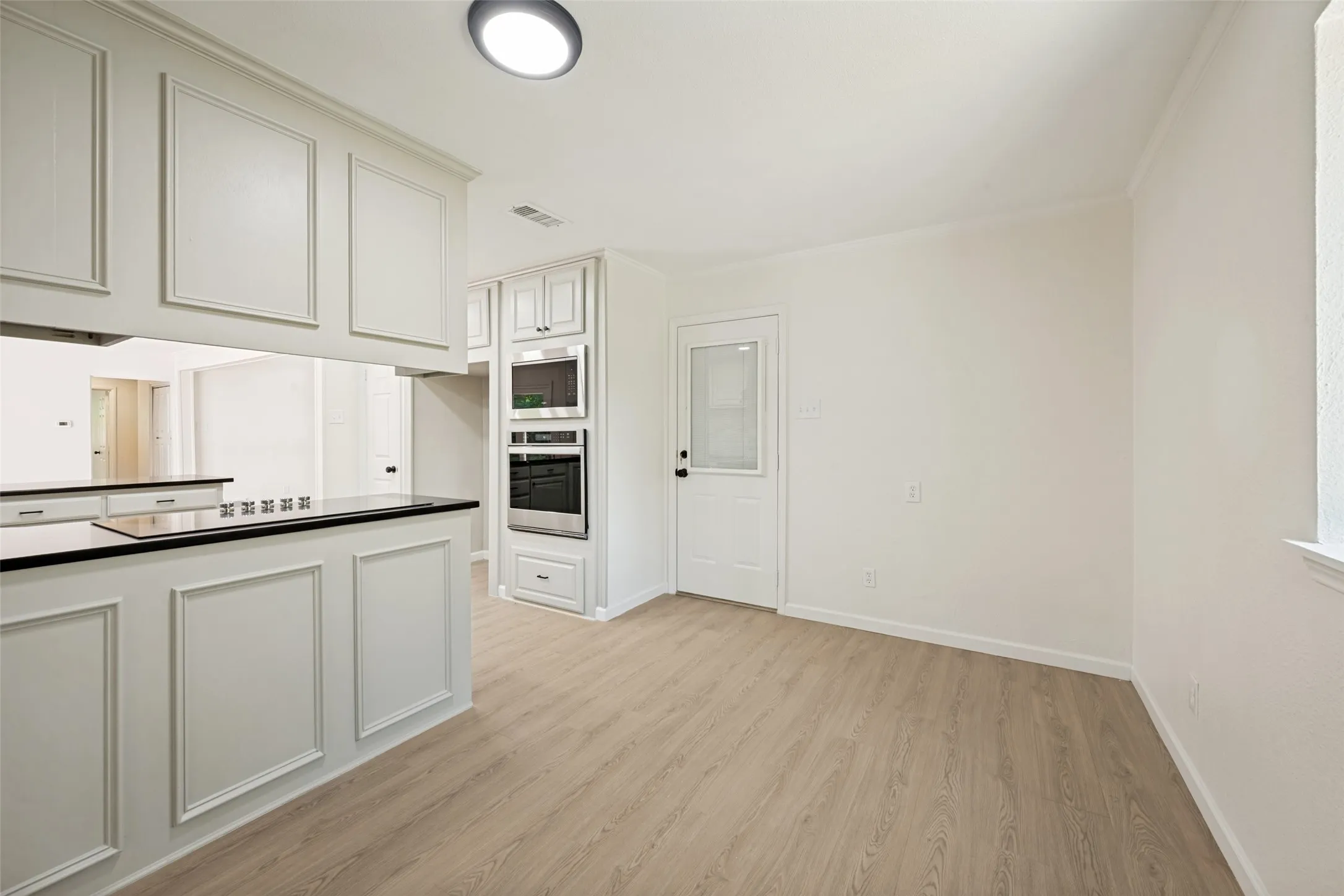 Single Family Residence For Sale in Tarrant County , 1717 Monaco Drive, Arlington, Texas 76010, 4 Bedroom, 3 Bathroom, 2 Garage spaces, 2,777 Sqft, built in 1959, mls#21315685, Real Estate Agent in Arlington, Homes For Sale in Tarrant county, Homes For Sale in Arlington, Realtor in Arlington Texas, Real Estate Brokerage Independent Realty Texas, Luminita Cordes Realtor