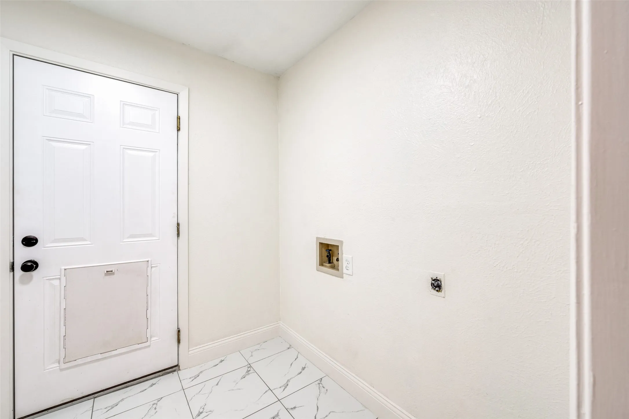 Single Family Residence For Sale in Tarrant County , 1717 Monaco Drive, Arlington, Texas 76010, 4 Bedroom, 3 Bathroom, 2 Garage spaces, 2,777 Sqft, built in 1959, mls#21315685, Real Estate Agent in Arlington, Homes For Sale in Tarrant county, Homes For Sale in Arlington, Realtor in Arlington Texas, Real Estate Brokerage Independent Realty Texas, Luminita Cordes Realtor