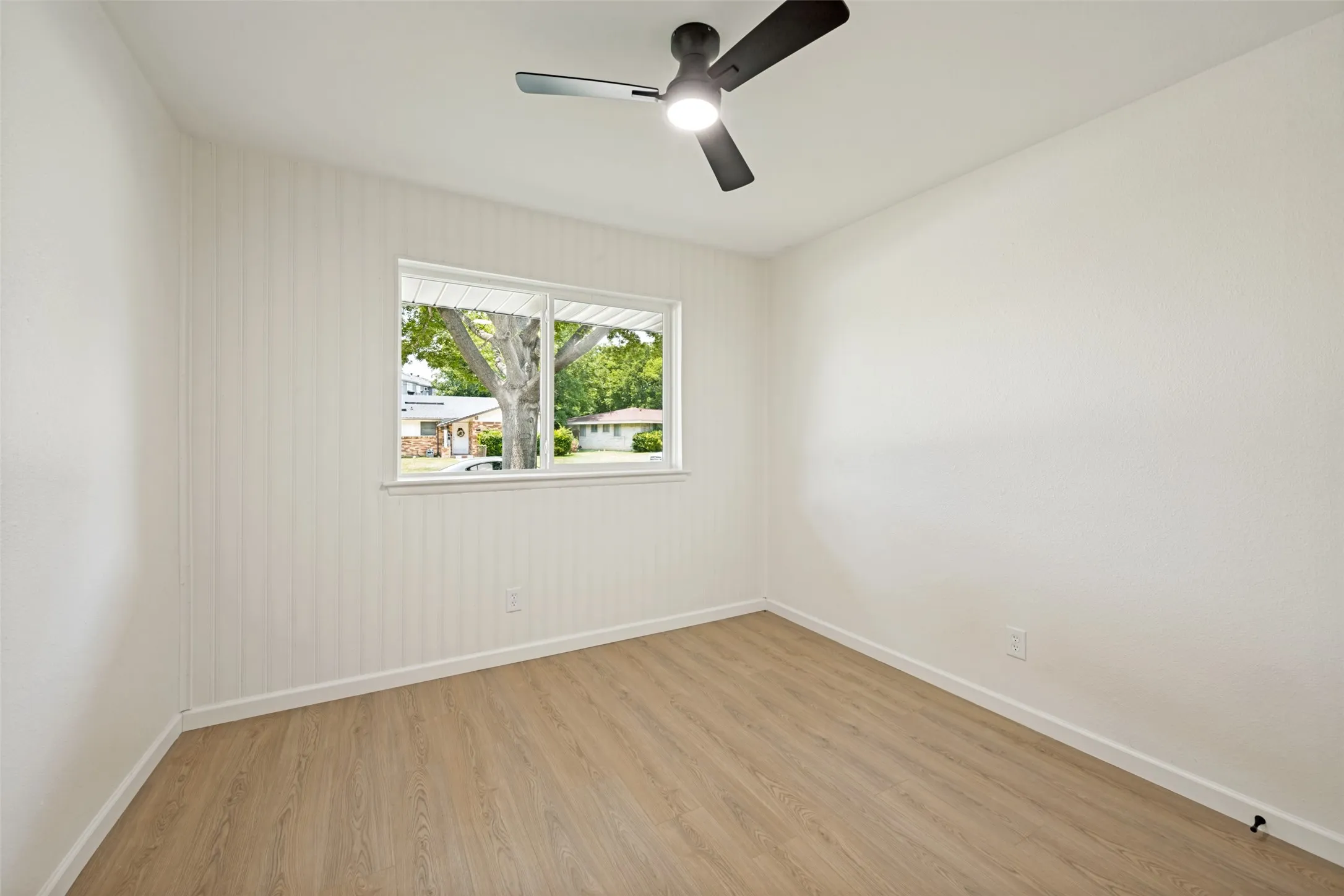 Single Family Residence For Sale in Tarrant County , 1717 Monaco Drive, Arlington, Texas 76010, 4 Bedroom, 3 Bathroom, 2 Garage spaces, 2,777 Sqft, built in 1959, mls#21315685, Real Estate Agent in Arlington, Homes For Sale in Tarrant county, Homes For Sale in Arlington, Realtor in Arlington Texas, Real Estate Brokerage Independent Realty Texas, Luminita Cordes Realtor