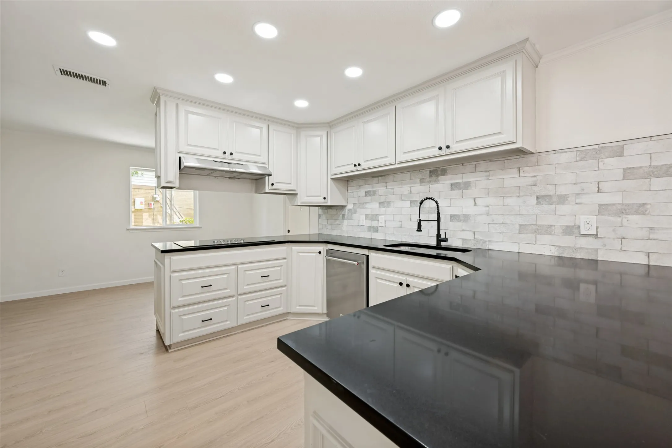 Single Family Residence For Sale in Tarrant County , 1717 Monaco Drive, Arlington, Texas 76010, 4 Bedroom, 3 Bathroom, 2 Garage spaces, 2,777 Sqft, built in 1959, mls#21315685, Real Estate Agent in Arlington, Homes For Sale in Tarrant county, Homes For Sale in Arlington, Realtor in Arlington Texas, Real Estate Brokerage Independent Realty Texas, Luminita Cordes Realtor